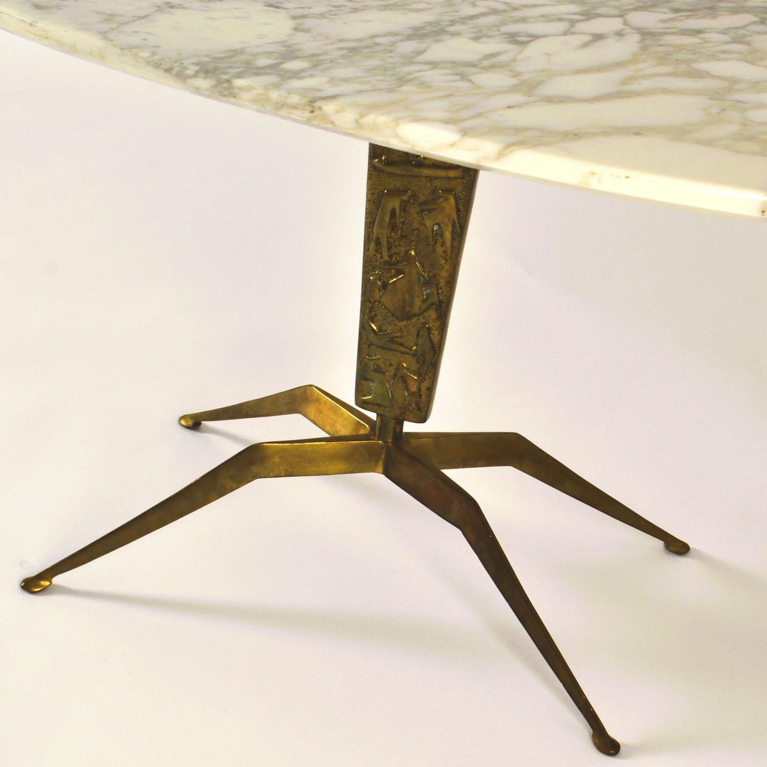 Paire de tables basses 'Dubè' par Duilio Barnabé Italie, relief en marbre et bronze en vente 3