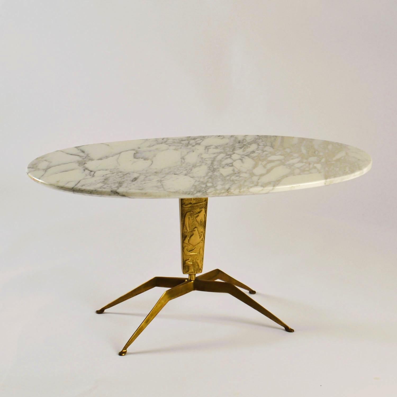 Paire de tables basses 'Dubè' par Duilio Barnabé Italie, relief en marbre et bronze en vente 5