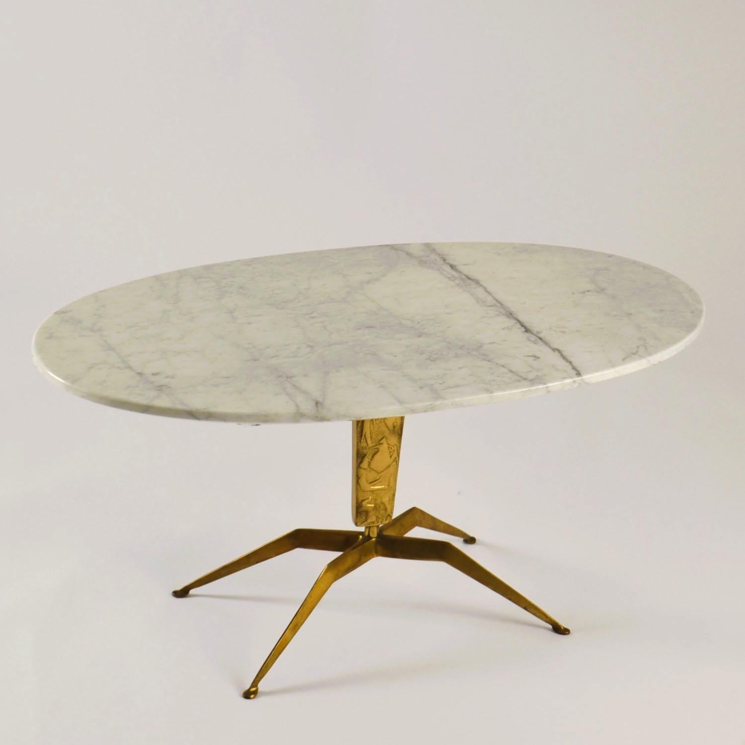 Paire de tables basses 'Dubè' par Duilio Barnabé Italie, relief en marbre et bronze en vente 6