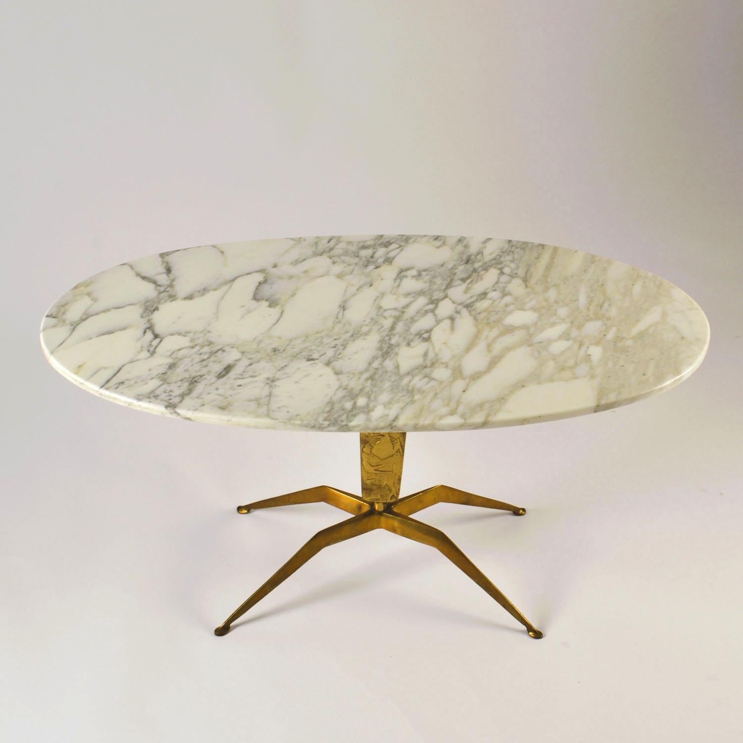 Paire de tables basses 'Dubè' par Duilio Barnabé Italie, relief en marbre et bronze en vente 8