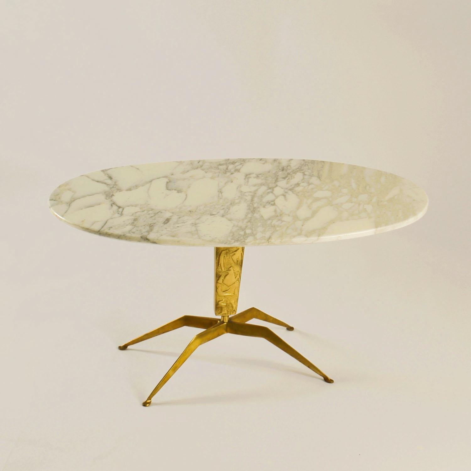 Moulage Paire de tables basses 'Dubè' par Duilio Barnabé Italie, relief en marbre et bronze en vente