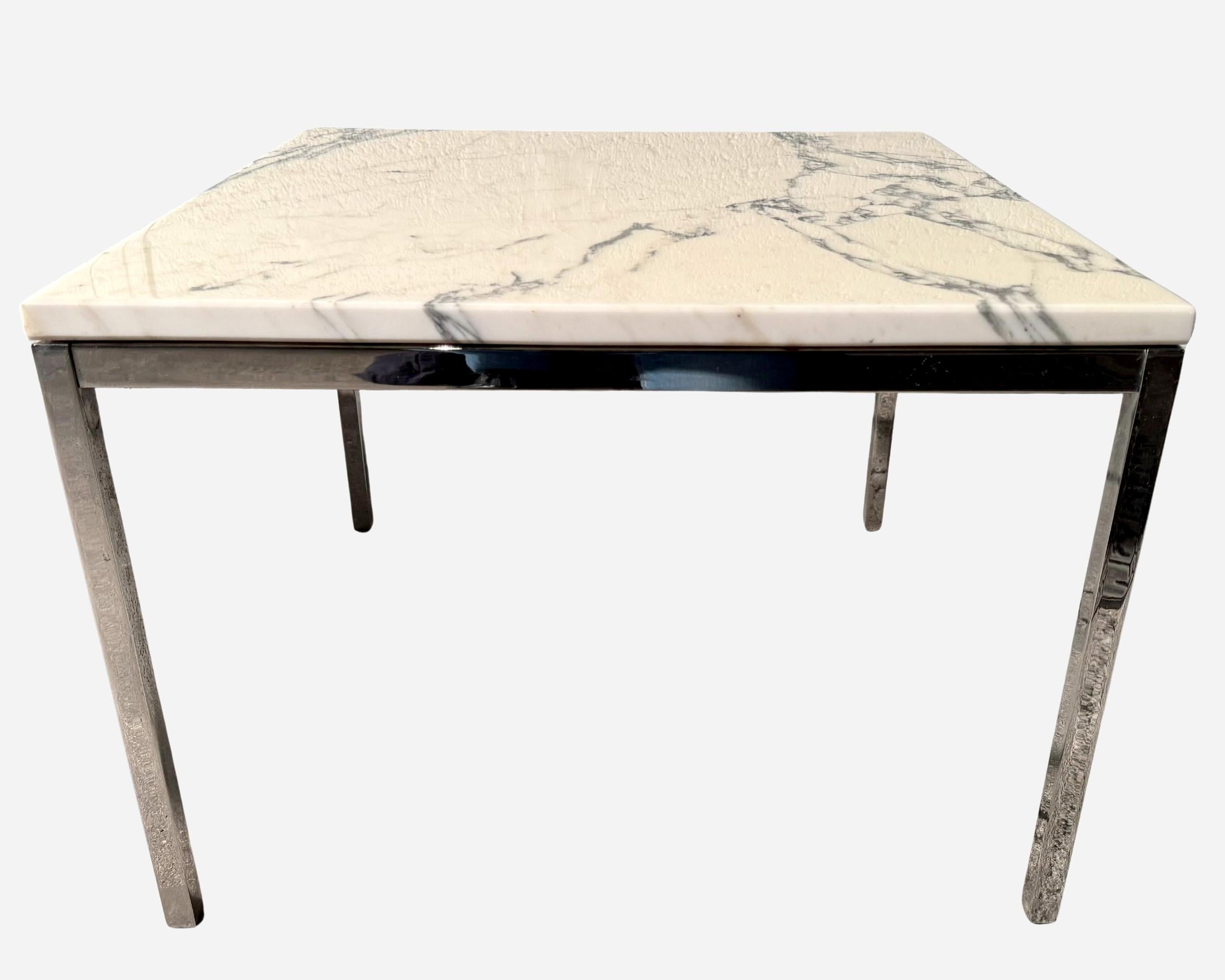 Mid-Century Modern Paire de tables basses - bouts de canapé, par Florence Knoll, Knoll Intl, circa 1960 en vente