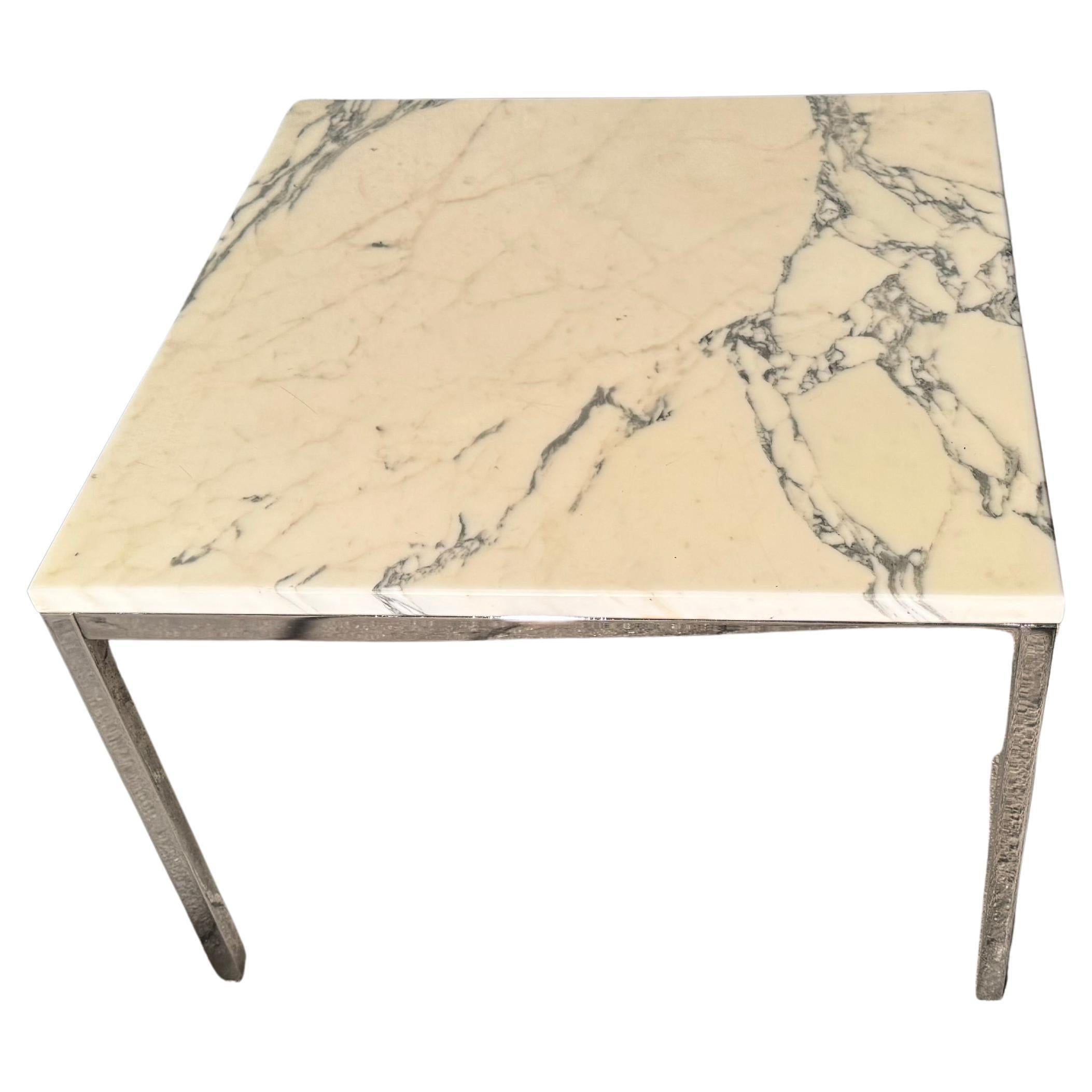Verni Paire de tables basses - bouts de canapé, par Florence Knoll, Knoll Intl, circa 1960 en vente