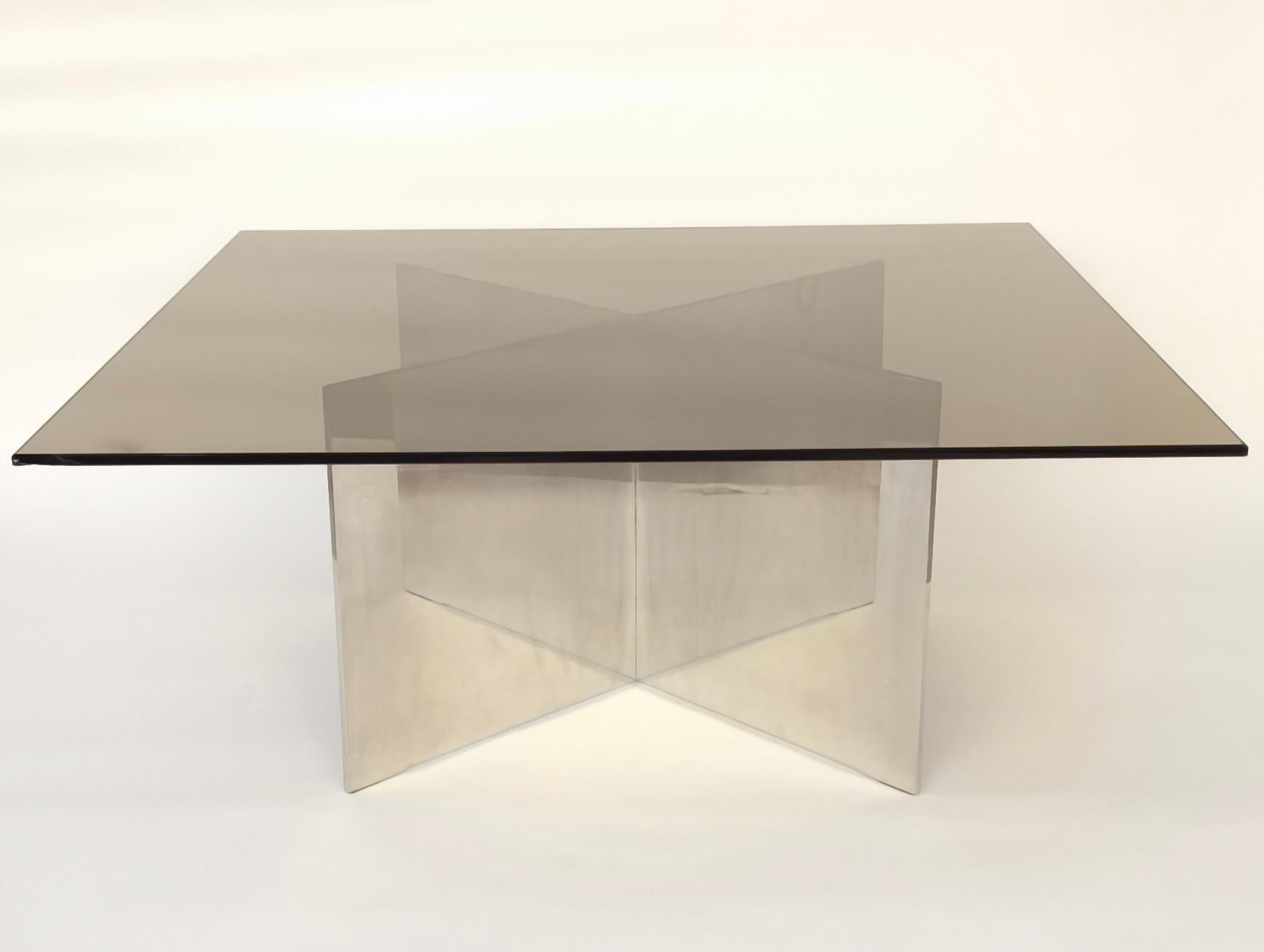 Paar Couchtische aus Aluminium und Rauchglas Paul Mayen für Habitat, 1970er Jahre im Zustand „Relativ gut“ im Angebot in Paris, FR