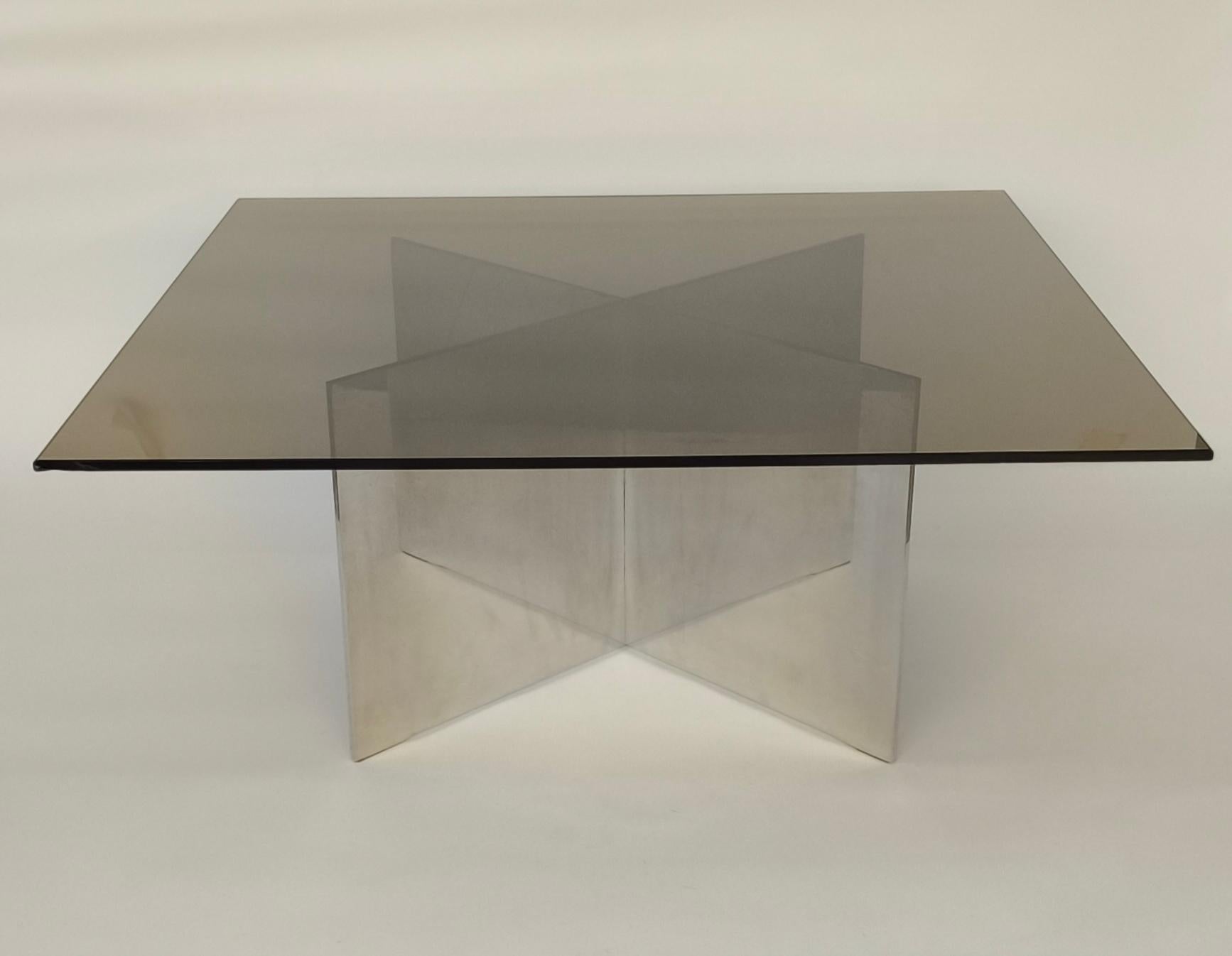 Paar Couchtische aus Aluminium und Rauchglas Paul Mayen für Habitat, 1970er Jahre (Ende des 20. Jahrhunderts) im Angebot