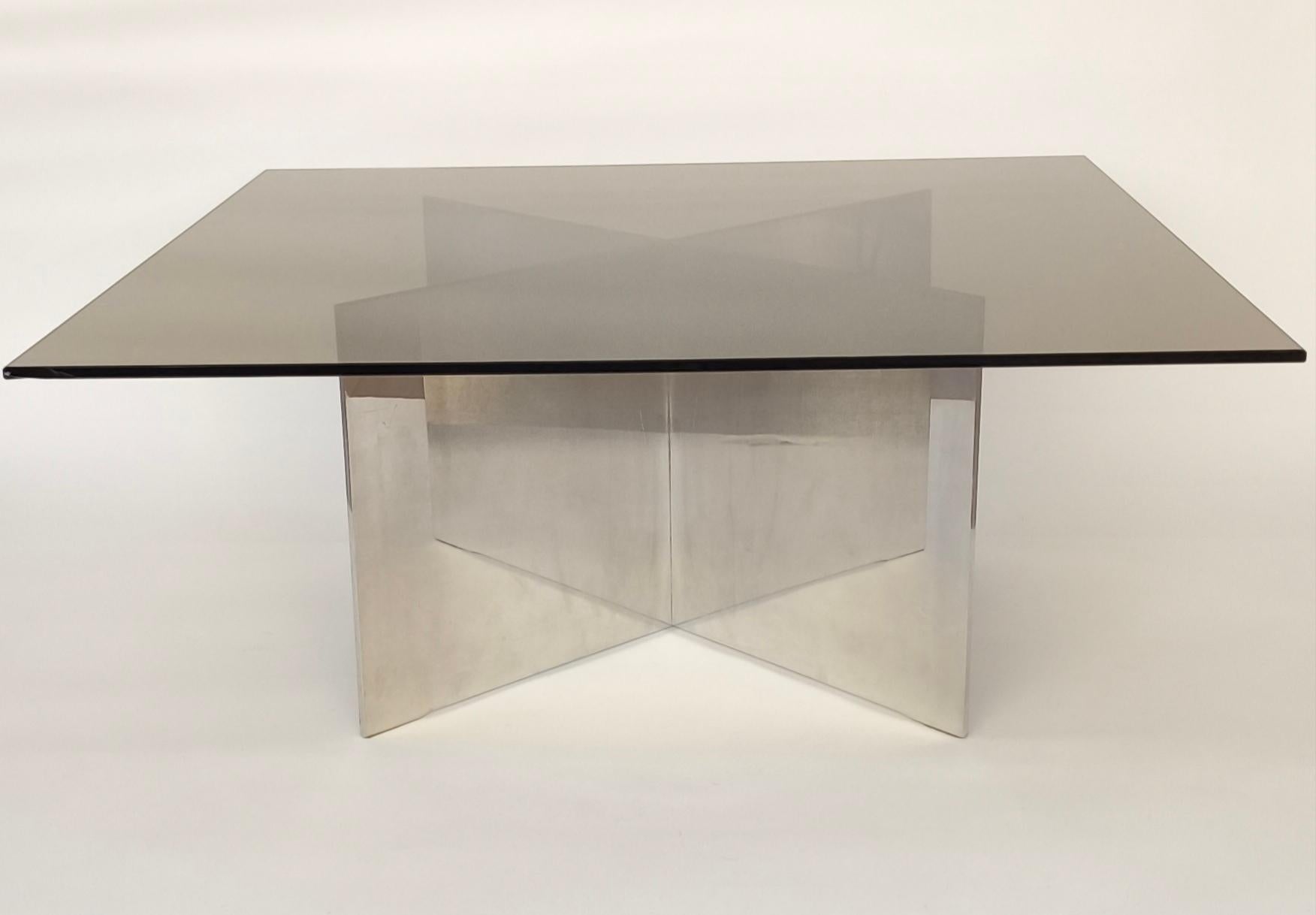 Paar Couchtische aus Aluminium und Rauchglas Paul Mayen für Habitat, 1970er Jahre im Angebot 3