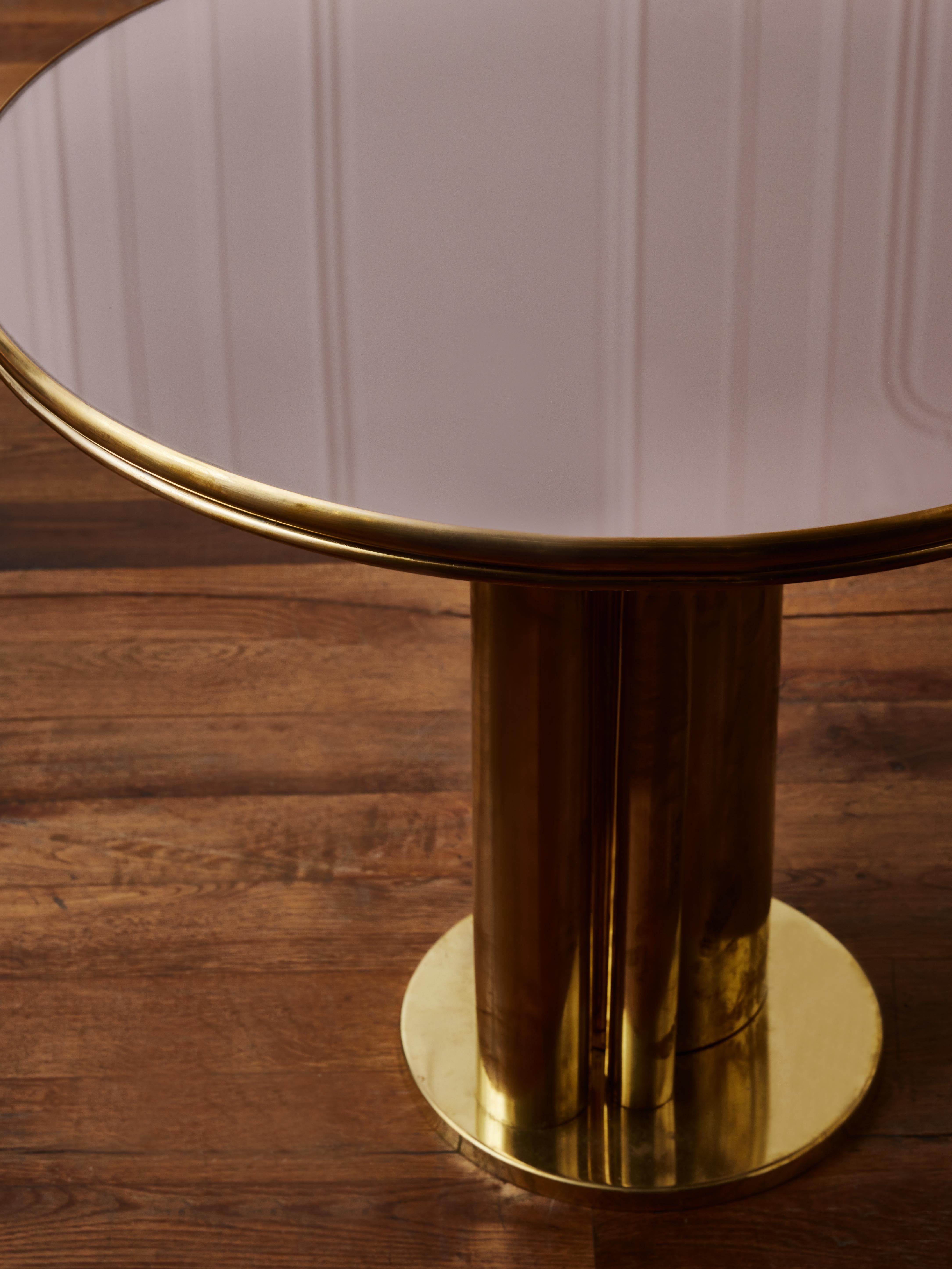 Brass Pair of coffee tables in tainted glass by Studio Glustin For Sale