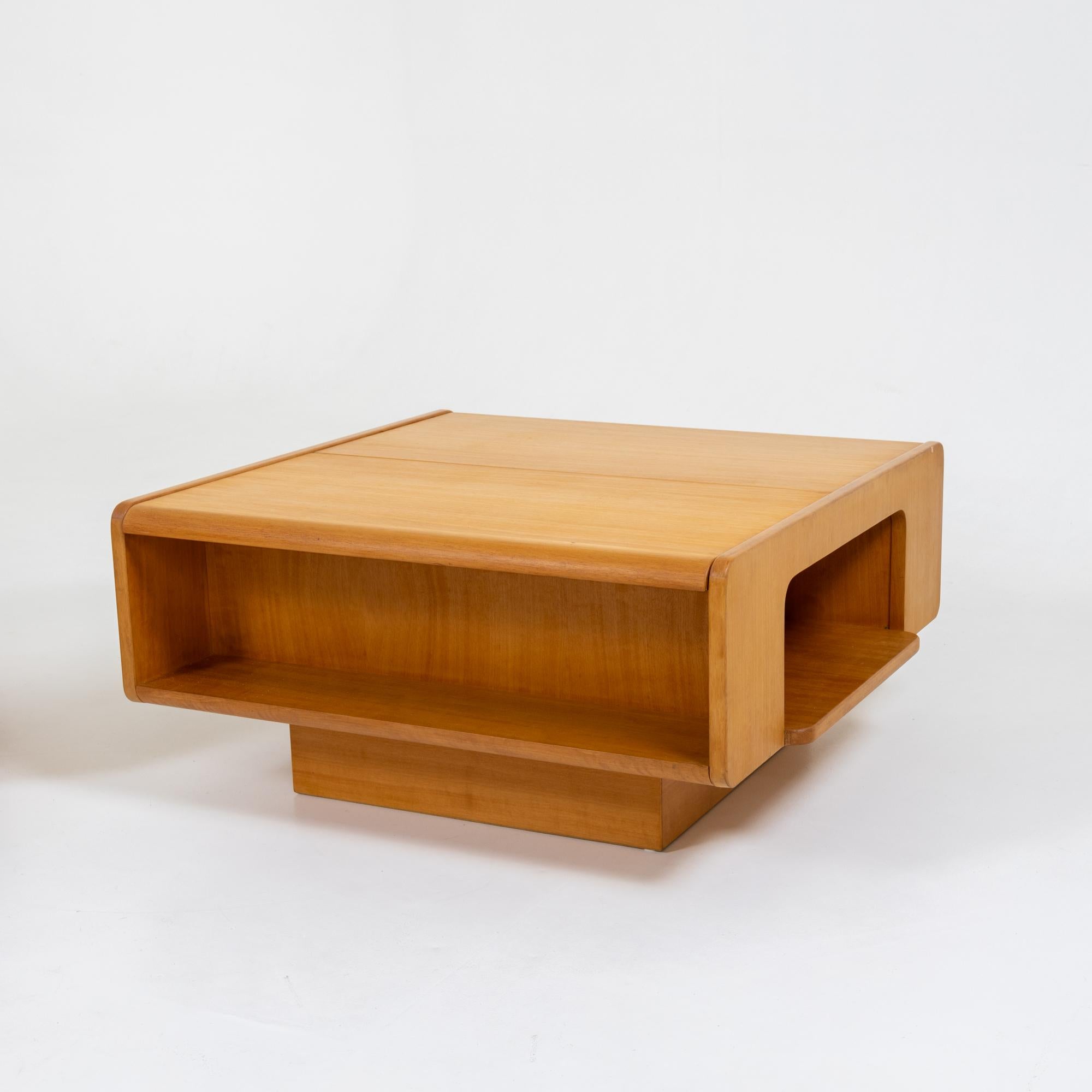 Modern Pair of coffee tables, mid-20th century For Sale