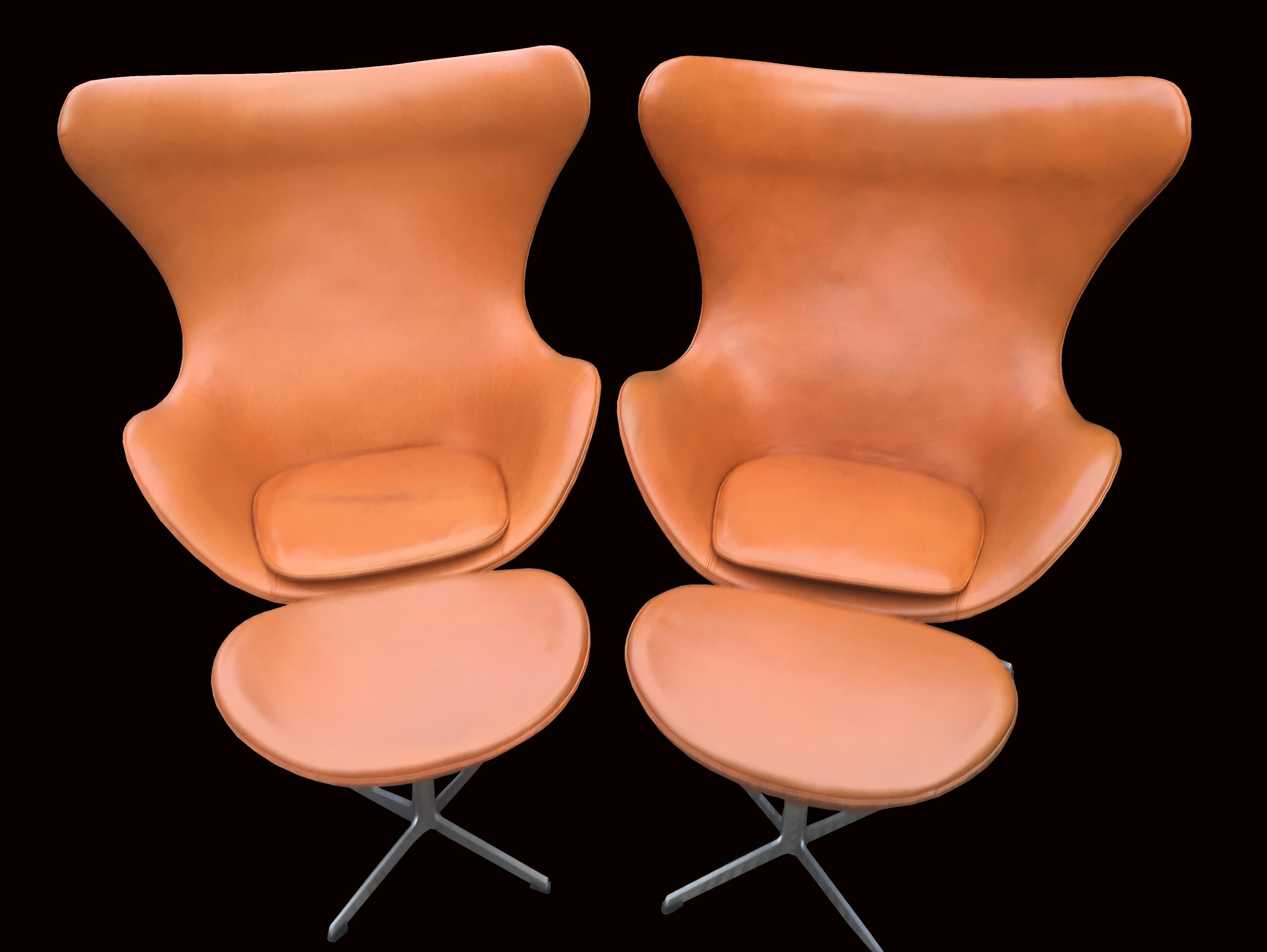 Danish Pair of Cognac Leather Egg Chairs and Ottomans by Arne Jacobsen for Fritz Hansen