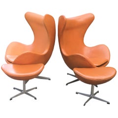 Retro Pair of Cognac Leather Egg Chairs and Ottomans by Arne Jacobsen for Fritz Hansen