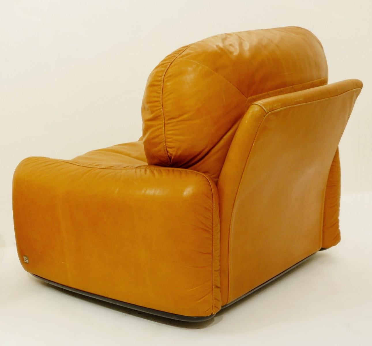 Late 20th Century Pair of Cognac Leather Lounge Chairs by Arrigo Arrigoni for Busnelli, 1970s