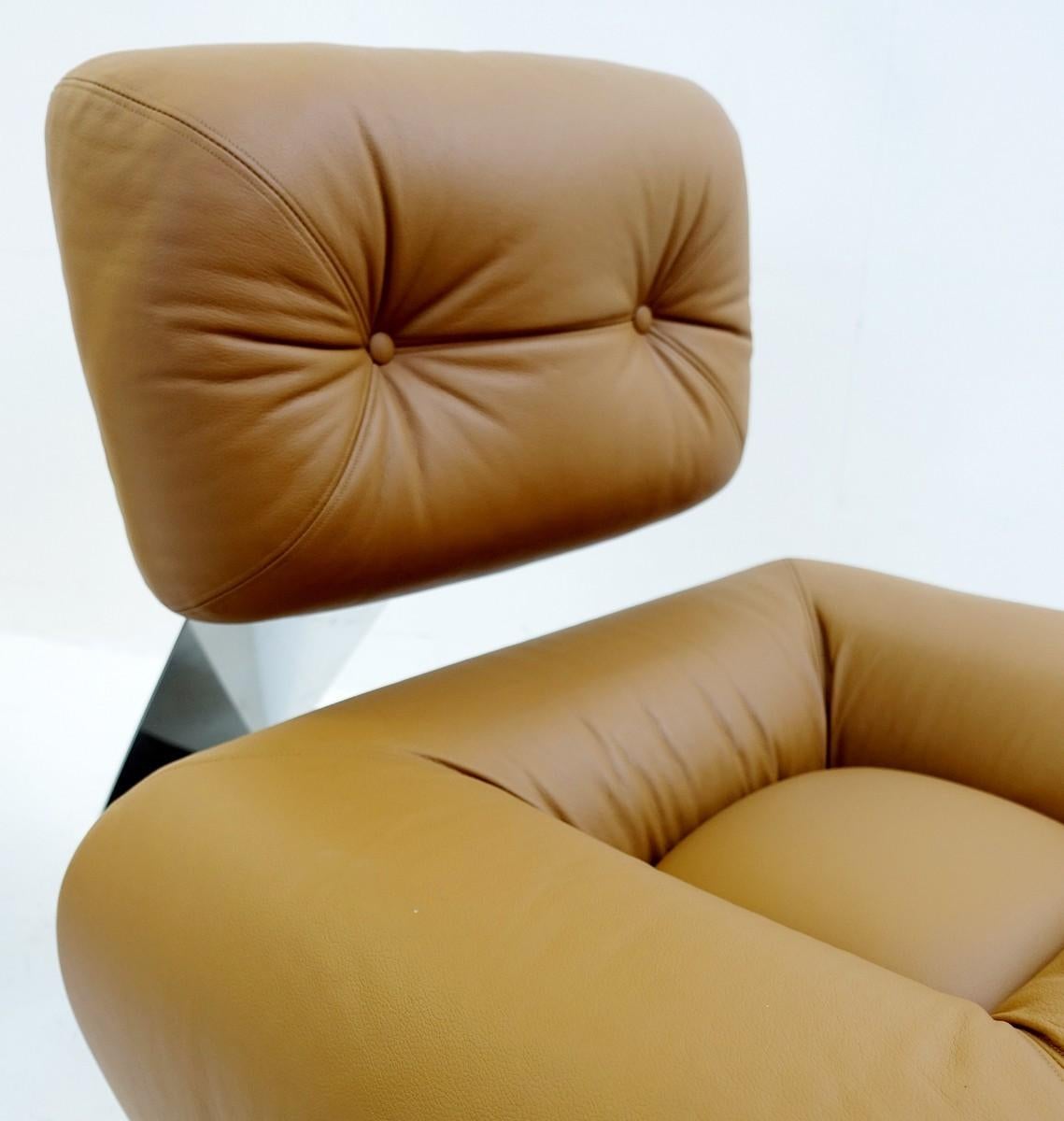 Pair of Cognac Leather Lounge Chairs Model 'Aran' by Oscar Niemeyer, 1975 In Good Condition In Brussels, BE
