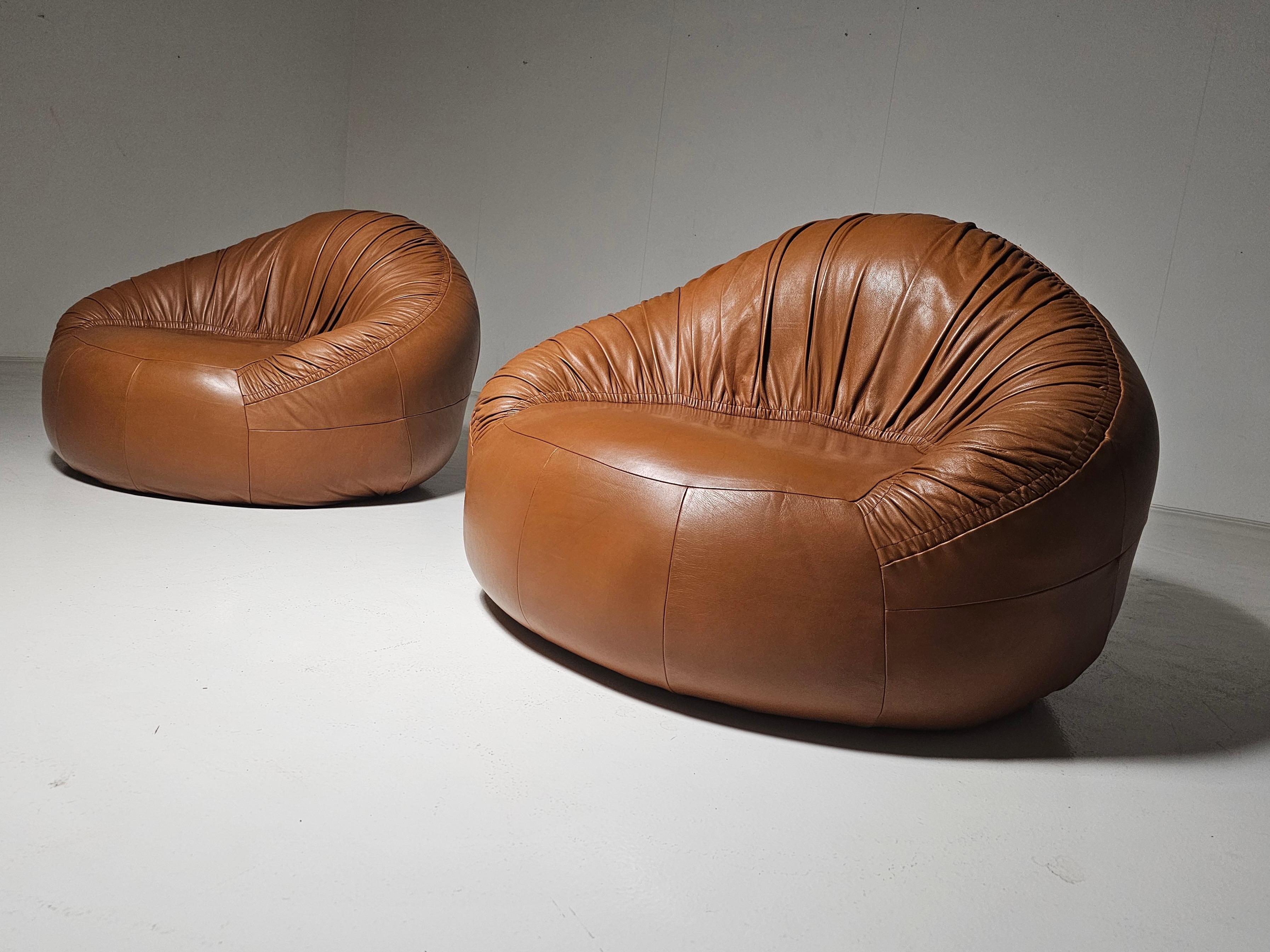 Mid-Century Modern Paire de chaises Pangolin en cuir cognac par Greg et Roche Dry pour Egg Designs en vente