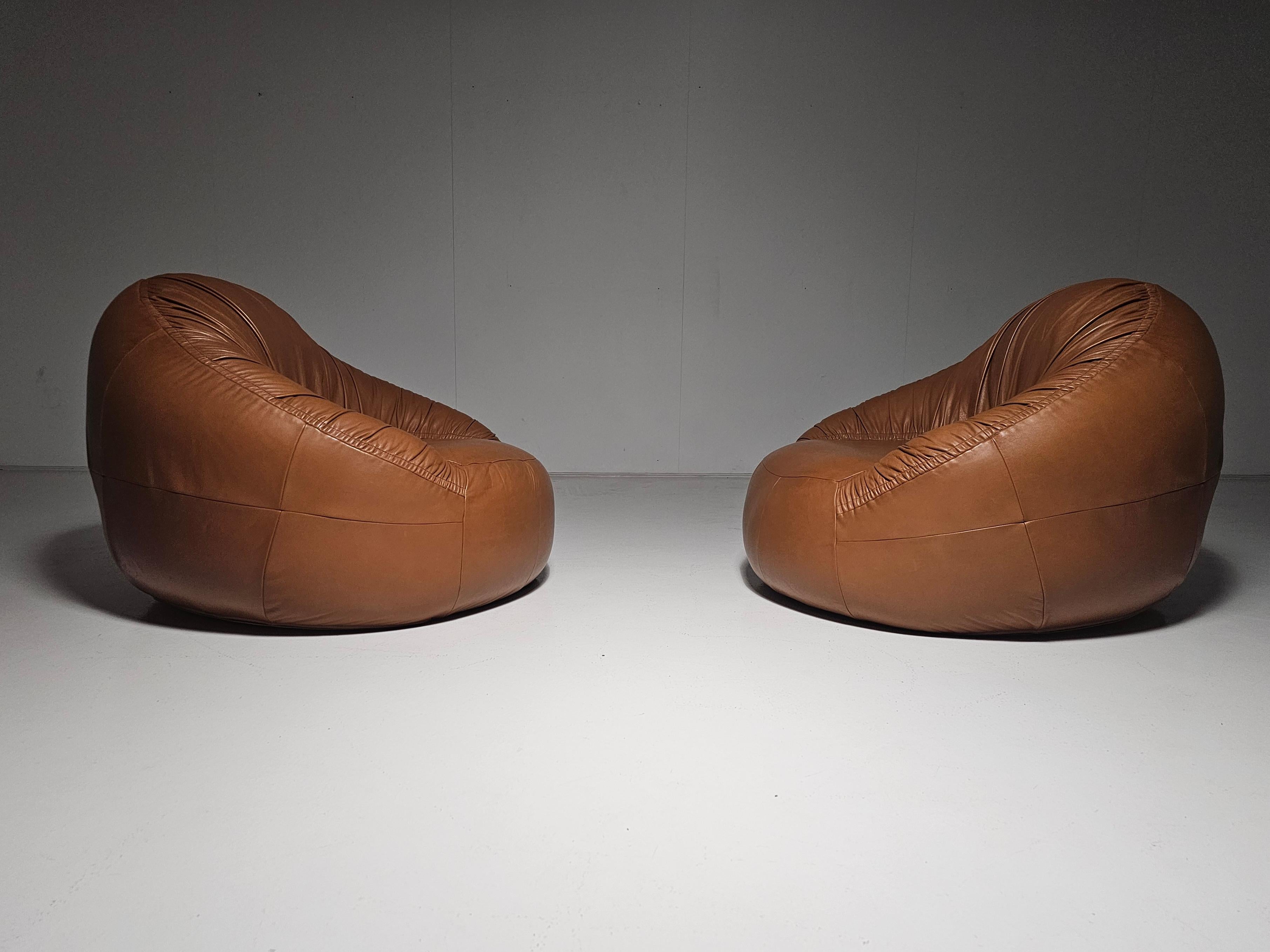 Paire de chaises Pangolin en cuir cognac par Greg et Roche Dry pour Egg Designs Bon état - En vente à amstelveen, NL