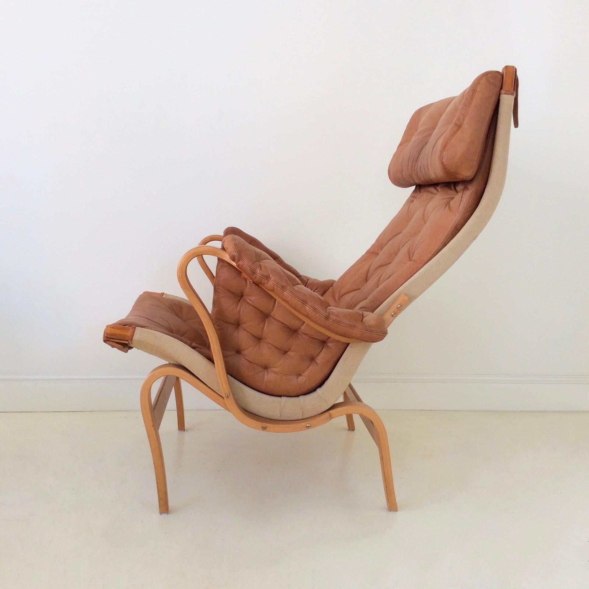 Nice pair of Pernilla model armchairs by Bruno Mathsson, Sweden, circa 1970.
Cognac leather, curved beech and canvas.
Dimensions: 97 cm H, 85 cm W, 90 cm D, seat height 40 cm.
Good original condition.
 