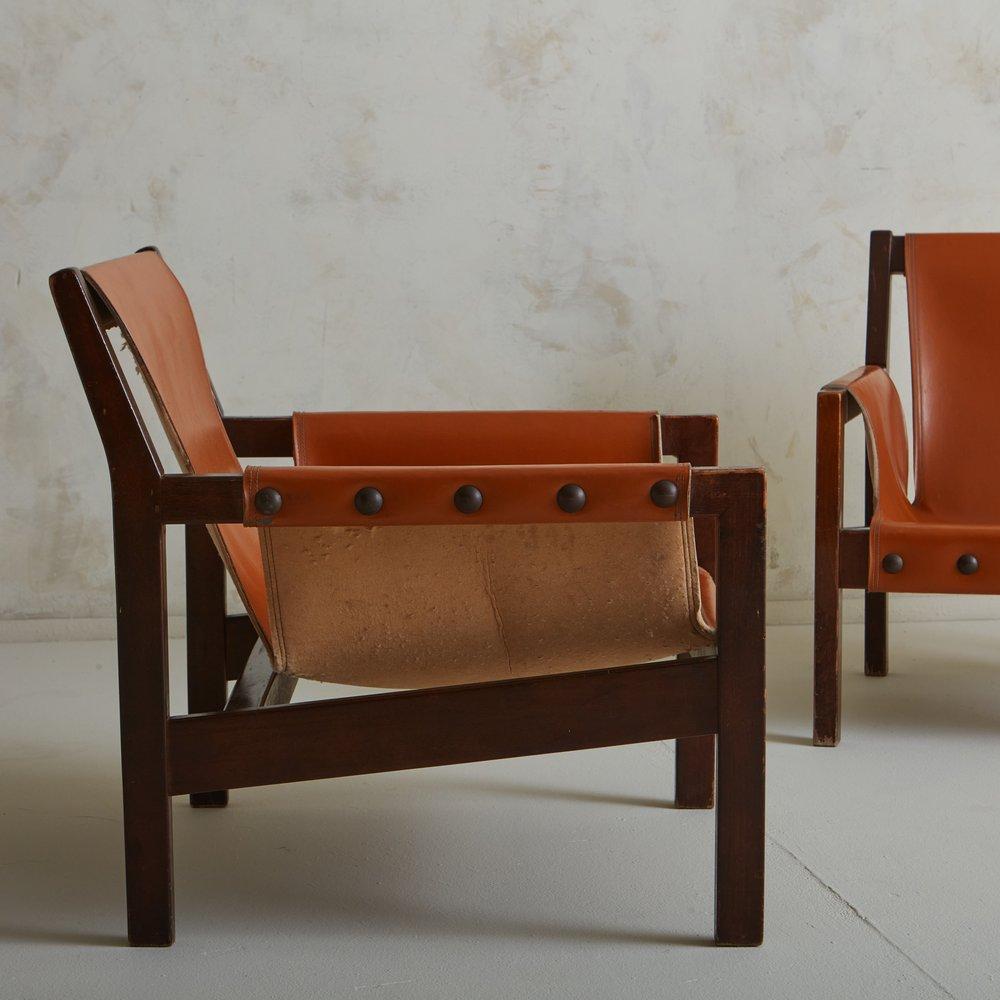 French Pair of Cognac Leather Studded Slingback Lounge Chairs, France 1970s For Sale