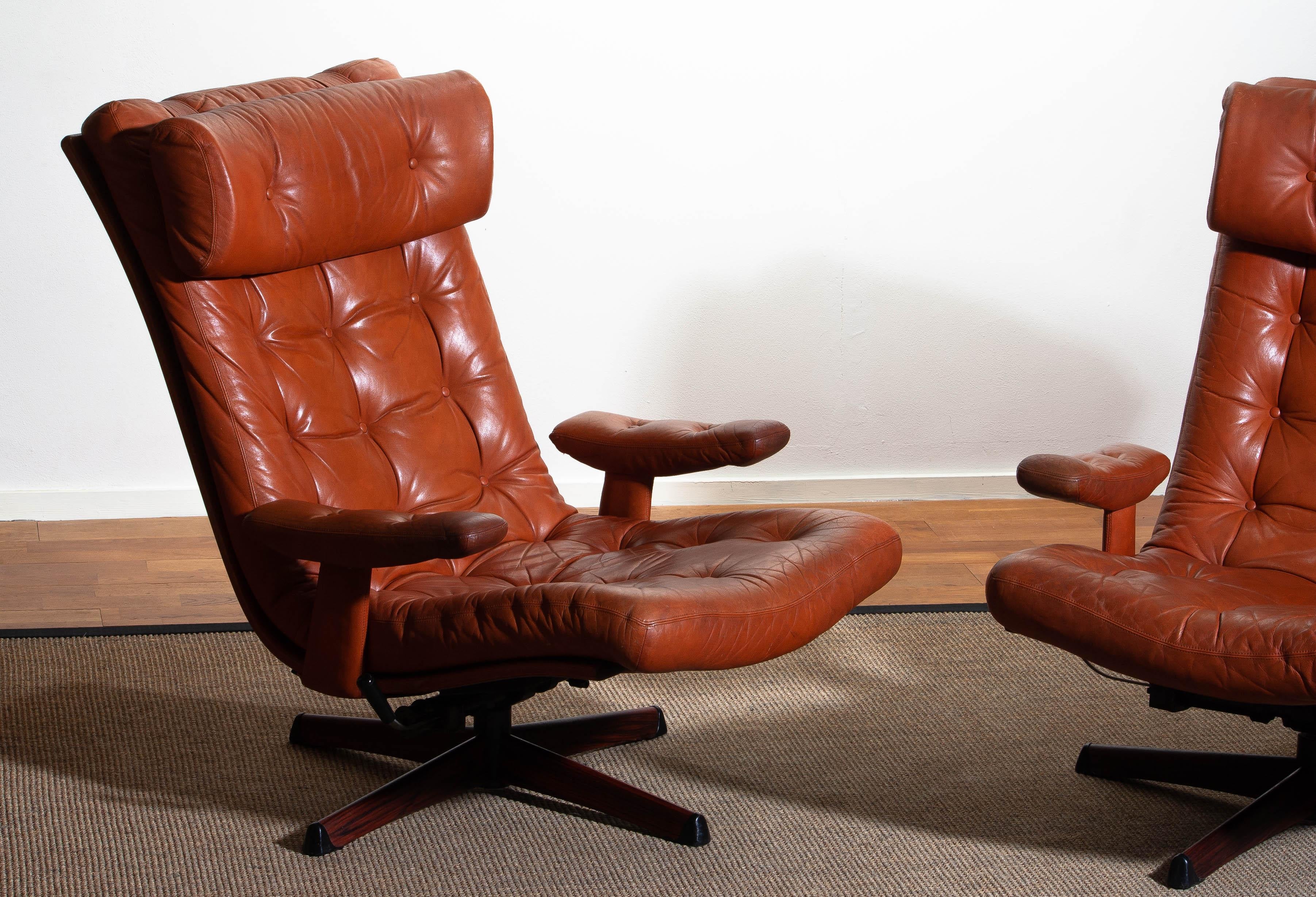 Mid-Century Modern Pair of Cognac Leather Swivel / Relax Lounge Easy Chairs by Göte Design Nässjö
