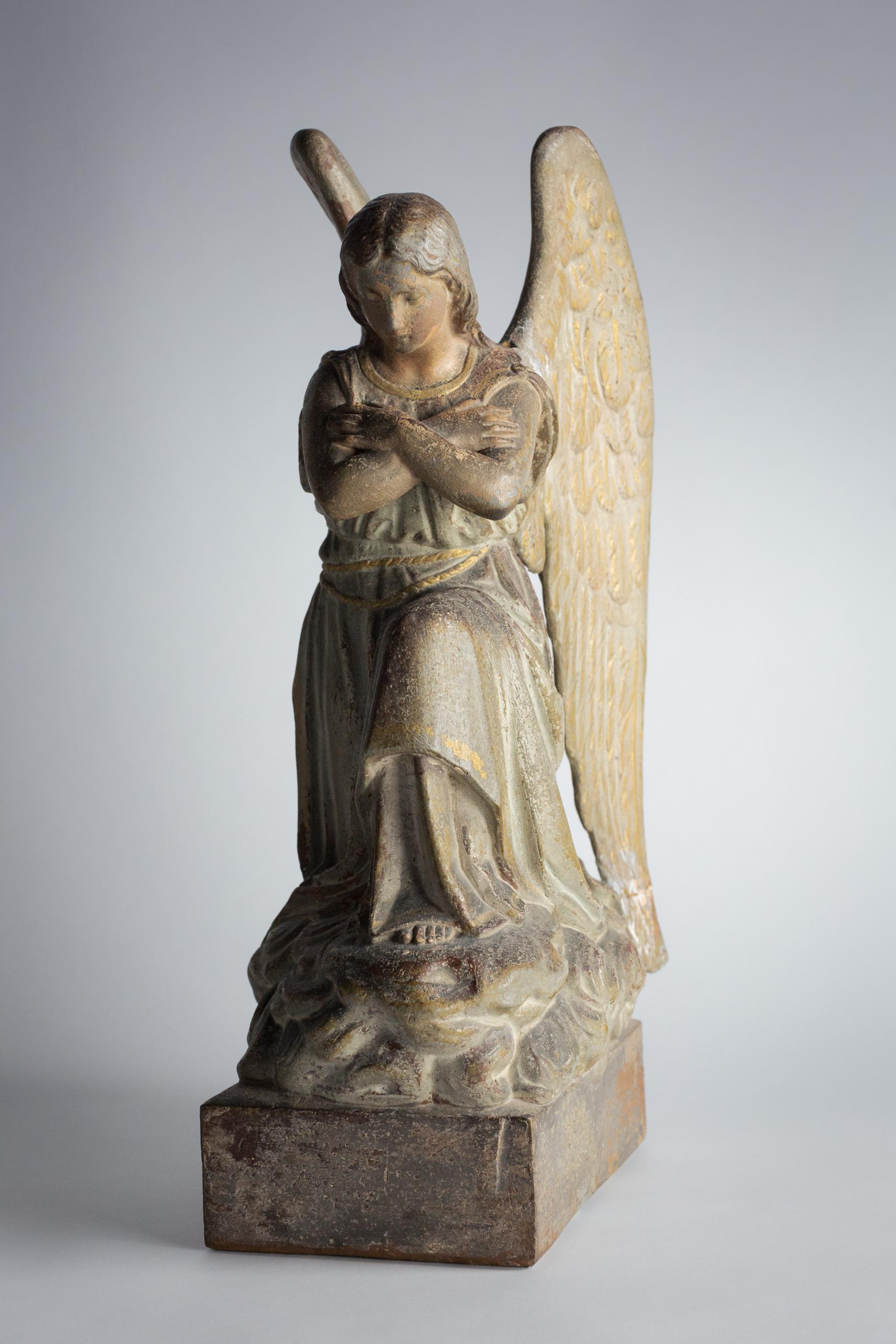 Terracotta Coppia di angeli in terracotta del XIX secolo dipinti a freddo con vernice originale in vendita