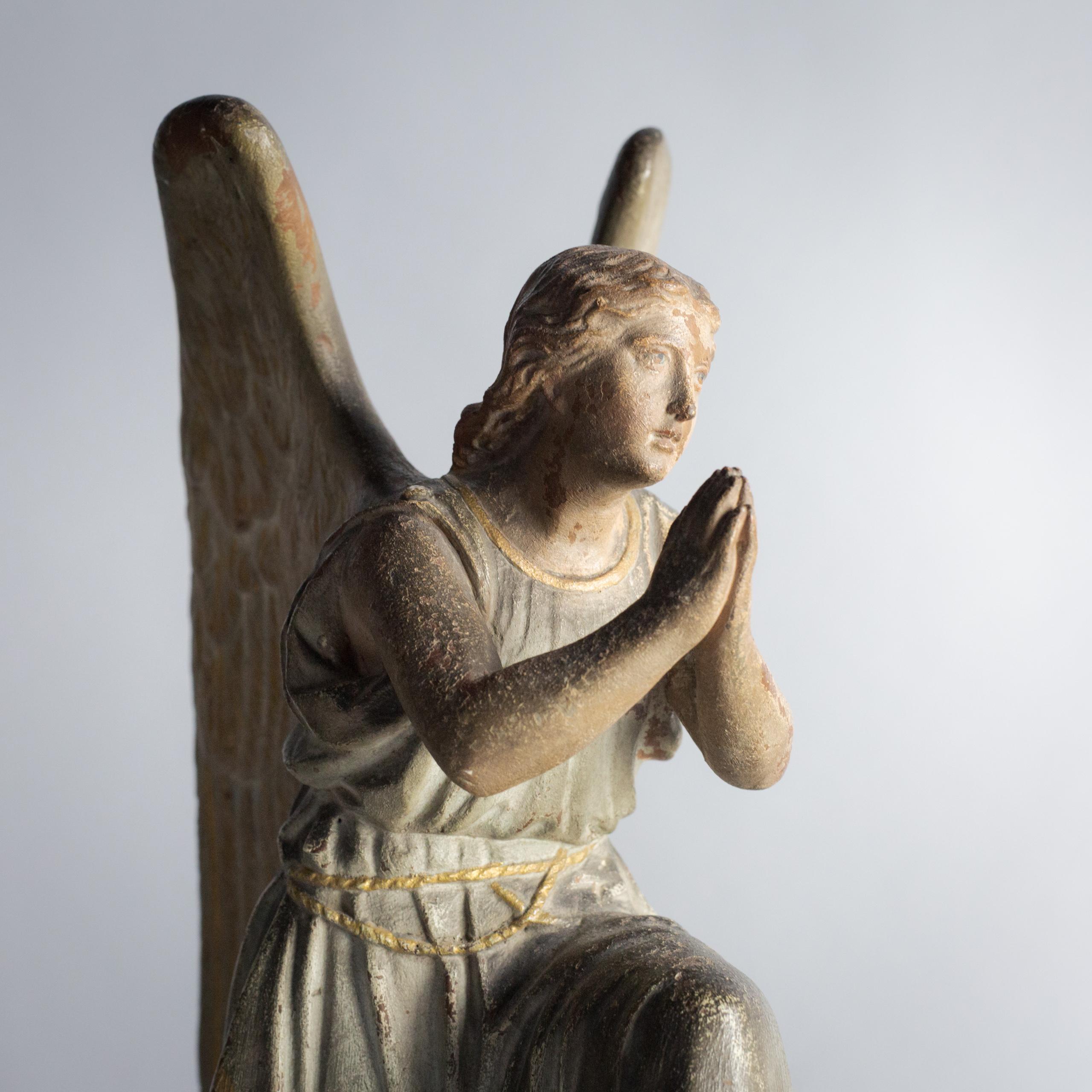 Coppia di angeli in terracotta del XIX secolo dipinti a freddo con vernice originale in vendita 3