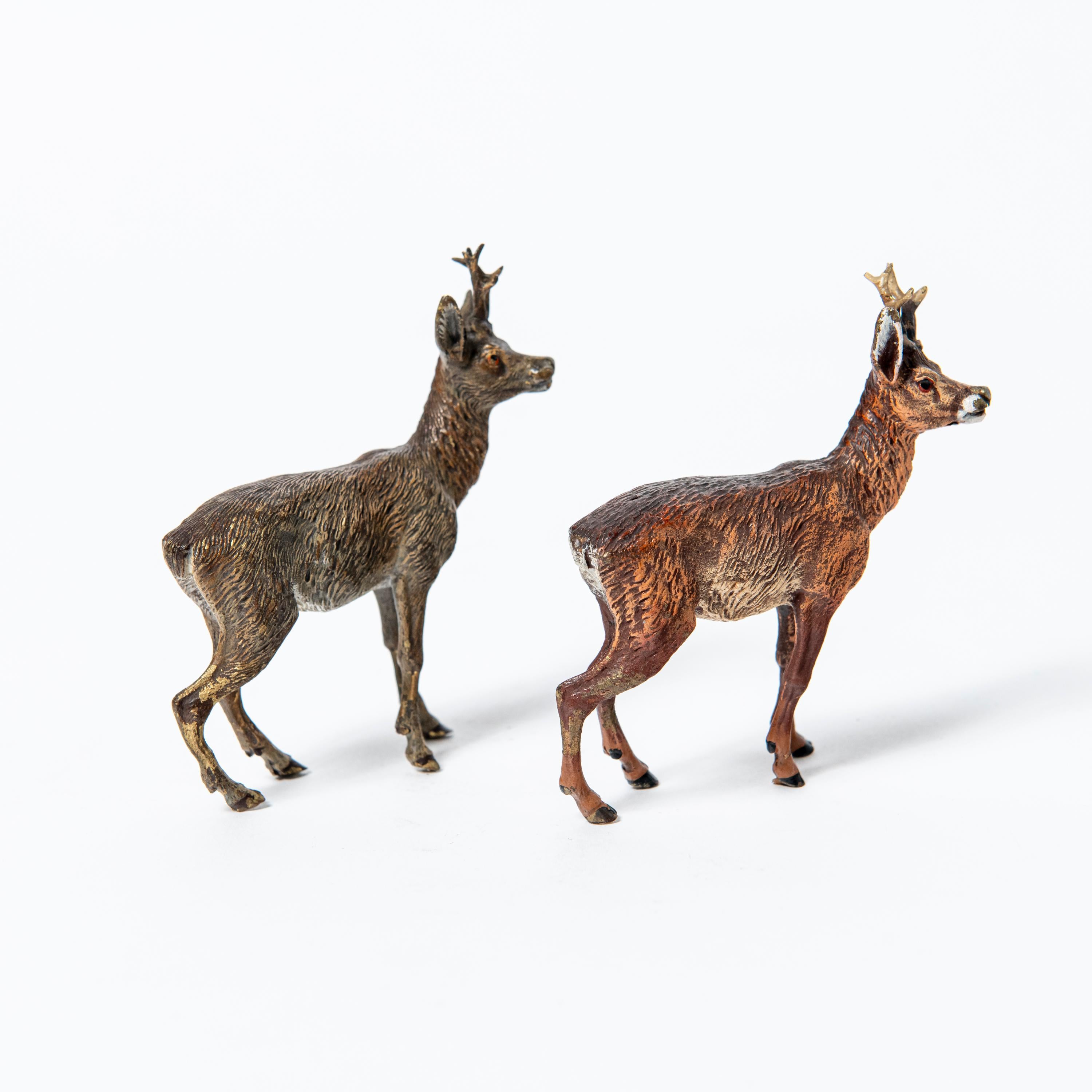 Pair of Cold-painted bronze deers sculpture attributed to Franz Bergmann. Austria, early 20th century.
