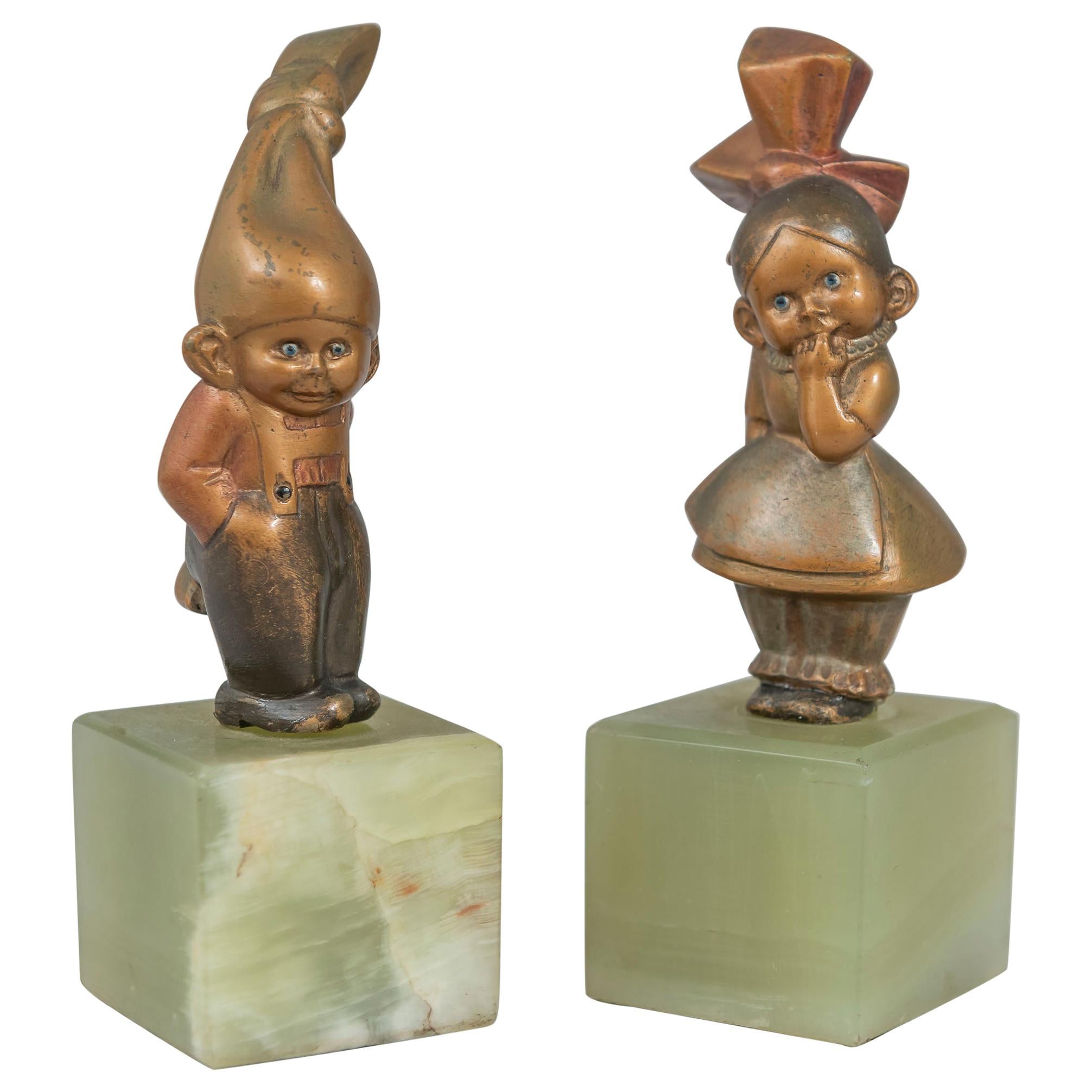 Ein sehr seltenes und skurriles Paar von kalt bemalten Wiener Bronze-Kewpies. Wir haben in den über 40 Jahren unserer Tätigkeit viele Wiener Bronzen verkauft, aber wir müssen sagen, dass diese sehr ungewöhnlich und selten sind. Ein Teil dessen, was