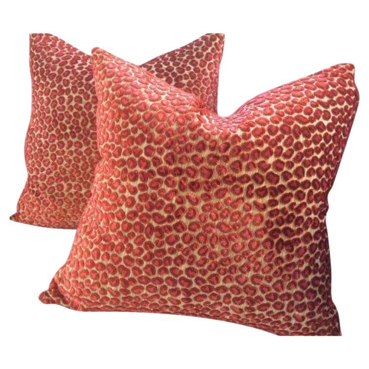 Coppia di cuscini Colefax & Fowler in velluto rosso e rosa "Wilde".
