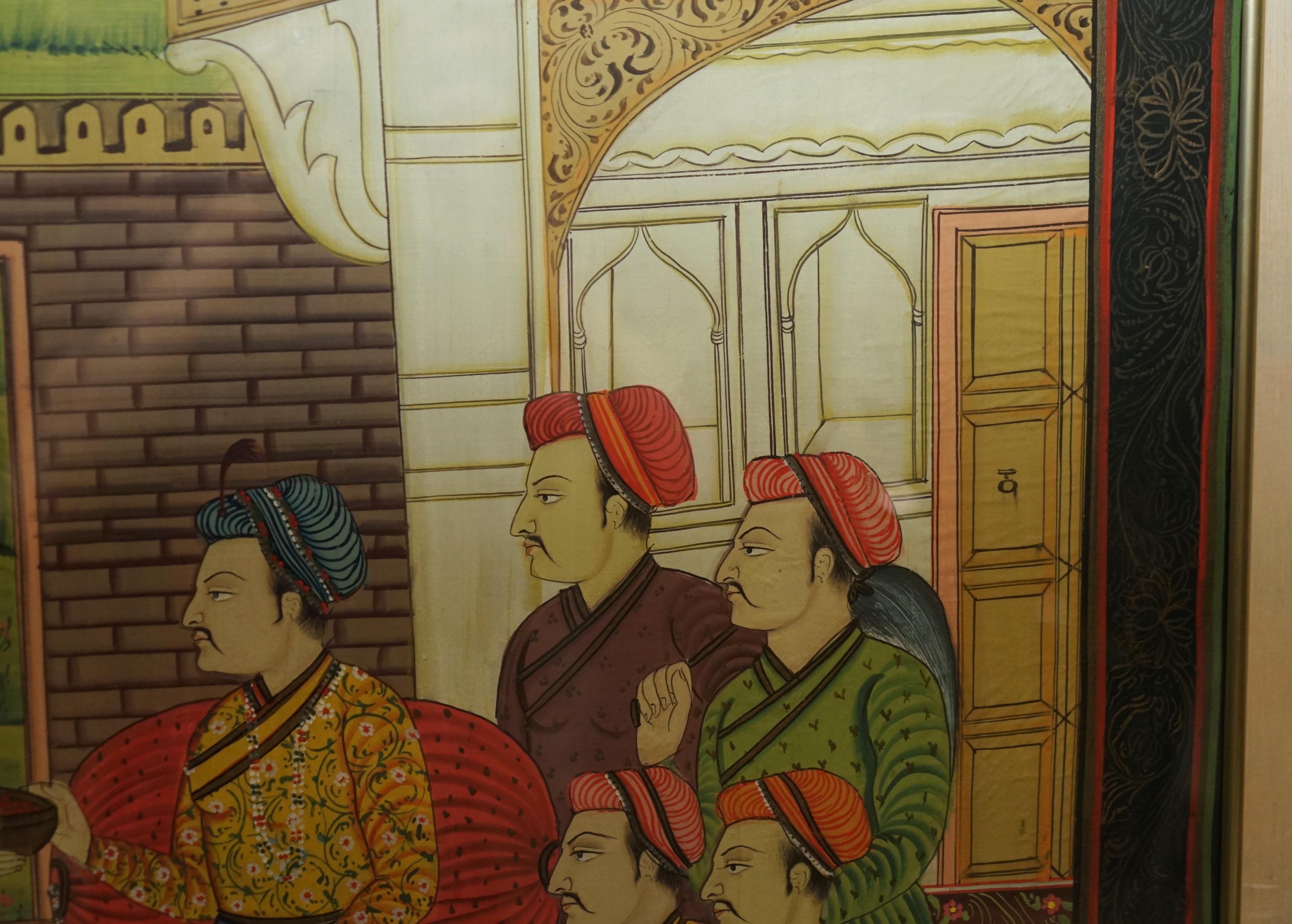 Paar sammelbare antike persische handgemalte orientalische Szenen auf Seide gerahmt im Angebot 7