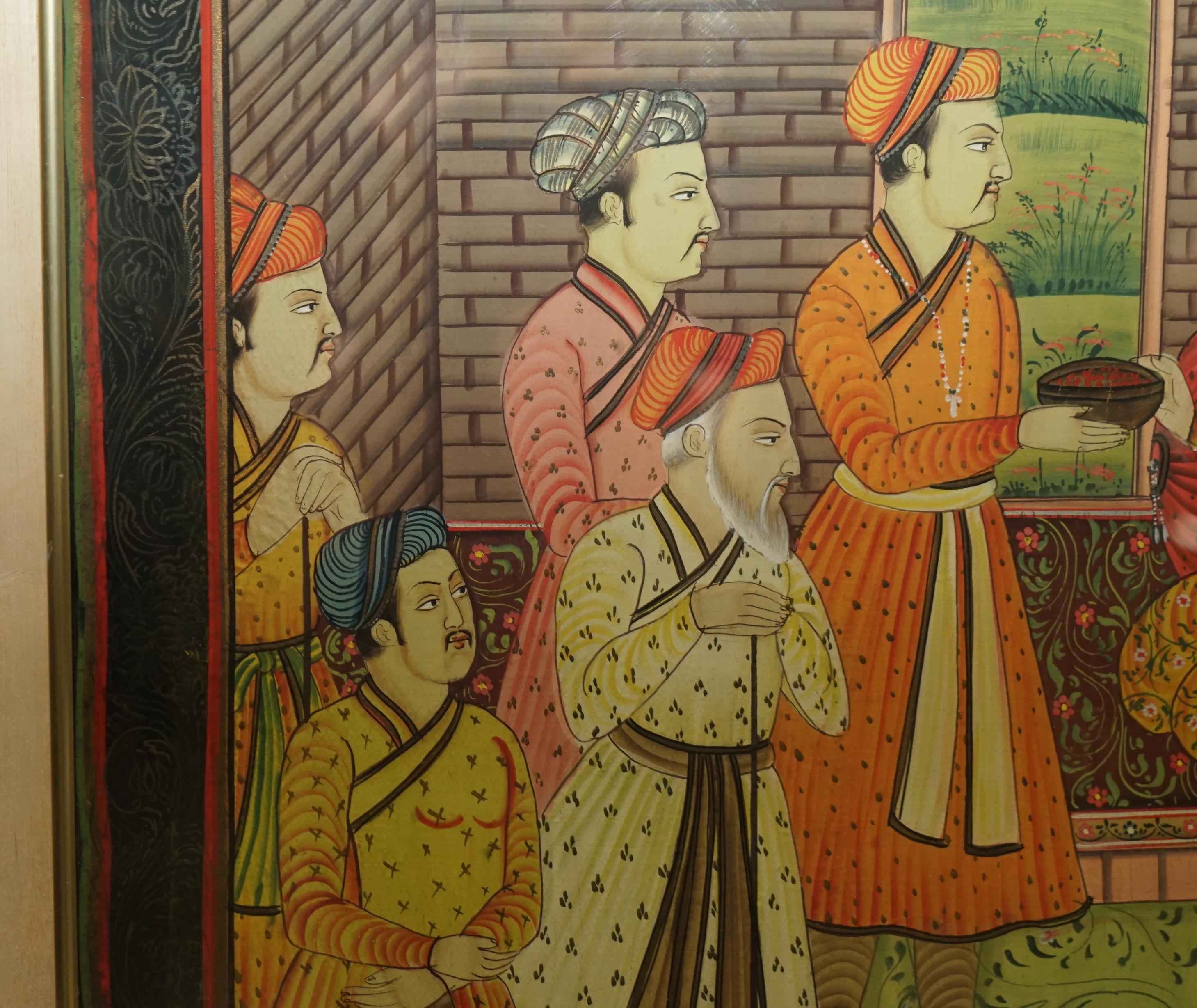 Paar sammelbare antike persische handgemalte orientalische Szenen auf Seide gerahmt im Angebot 9