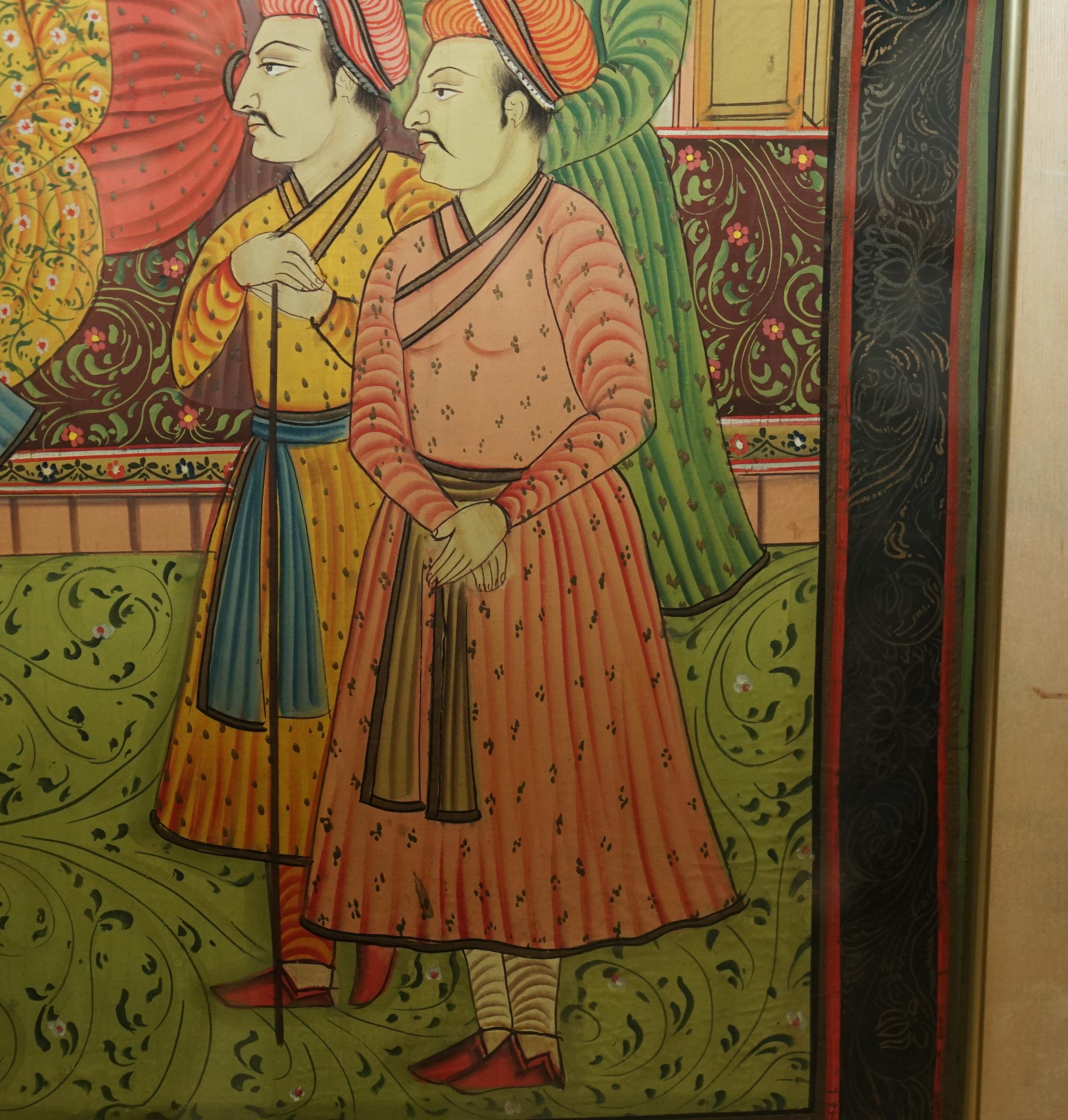 Paar sammelbare antike persische handgemalte orientalische Szenen auf Seide gerahmt im Angebot 12