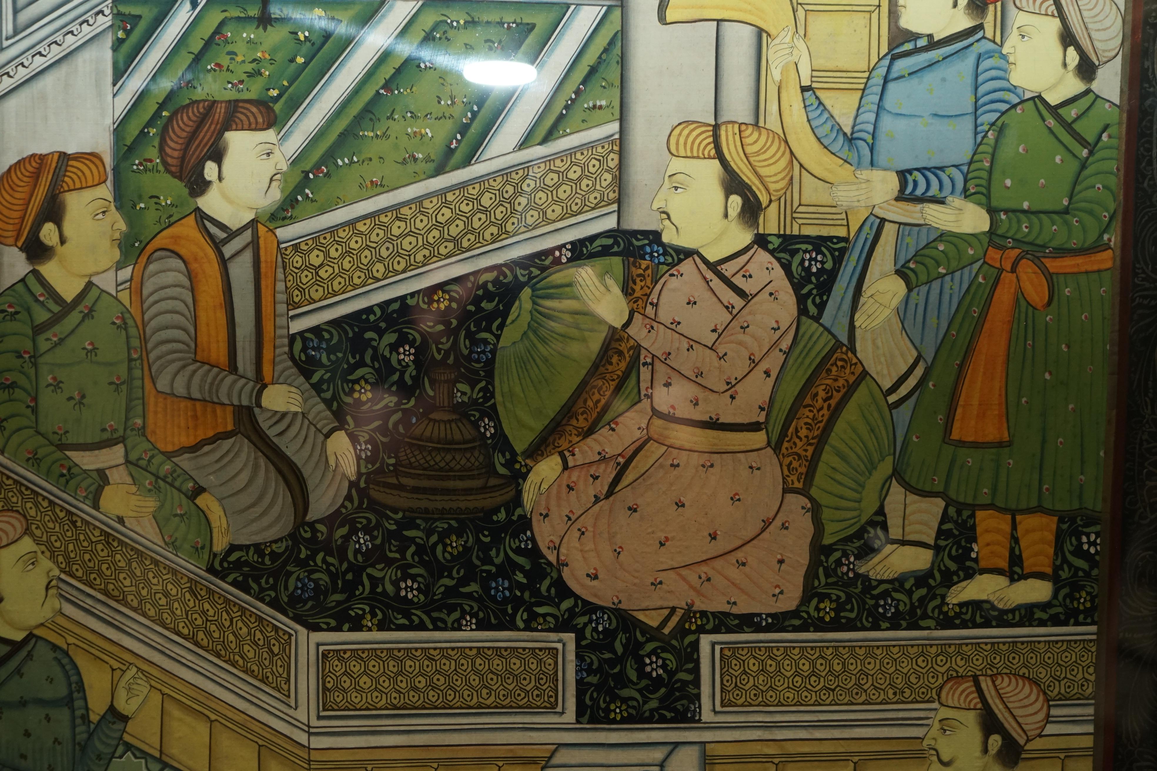 Paar sammelbare antike persische handgemalte orientalische Szenen auf Seide gerahmt im Angebot 1