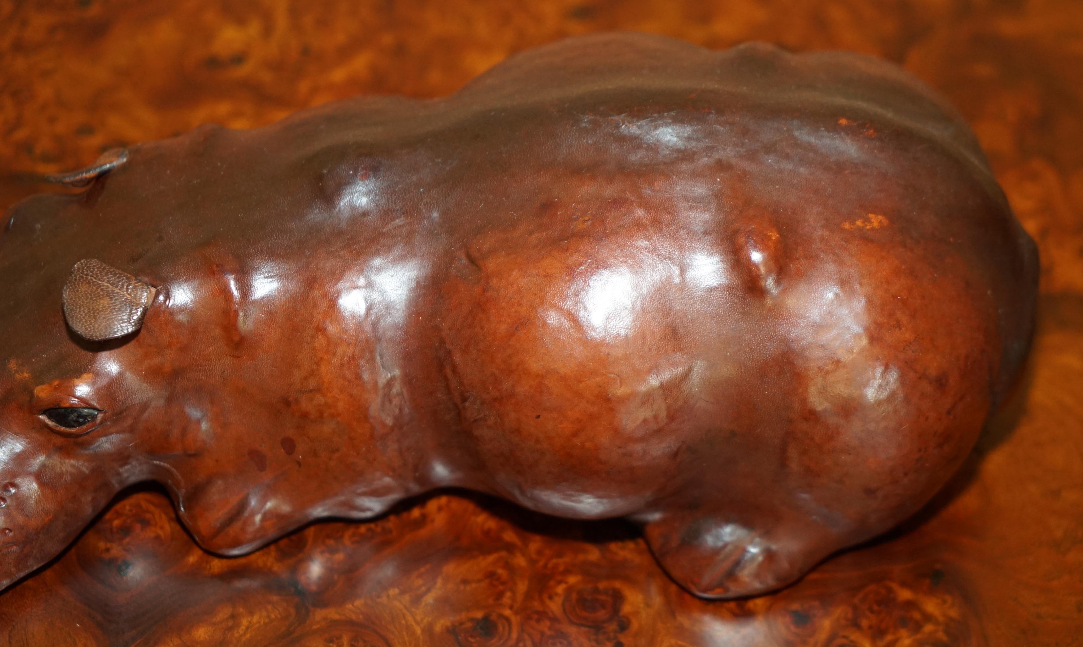 Fatto a mano COPPIA DI PIEDI DA COLLEZIONE OMERSA IN PELLE MARRONE HiPPOPOTAMUS HIPPO in vendita