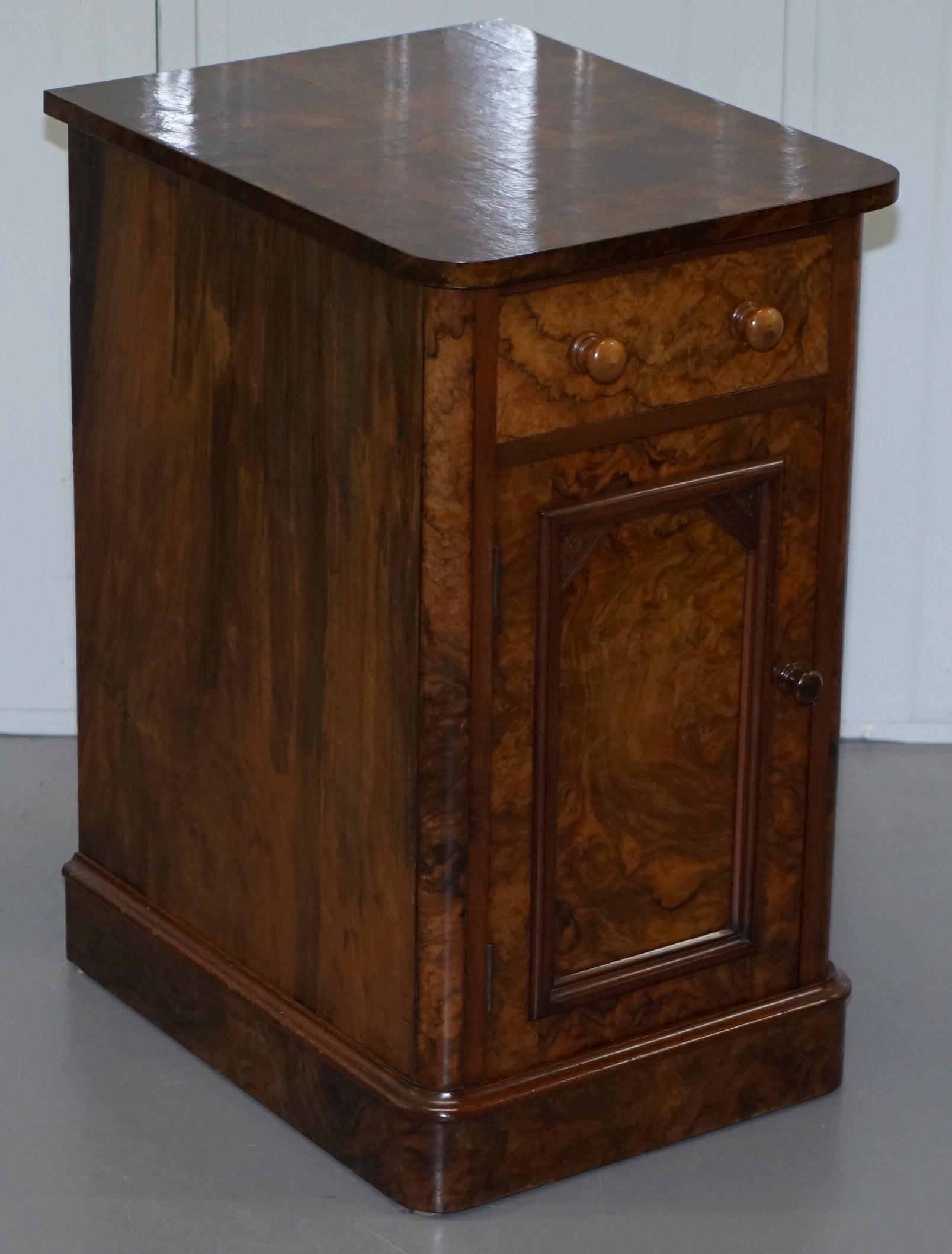 We are delighted to this absolutely stunning pair of circa 1890 Victorian Burr walnut side tables with single drawer from the great company of Collinge’s Burnley

This is part of a suite, the full set includes a stunning dressing table, pair of