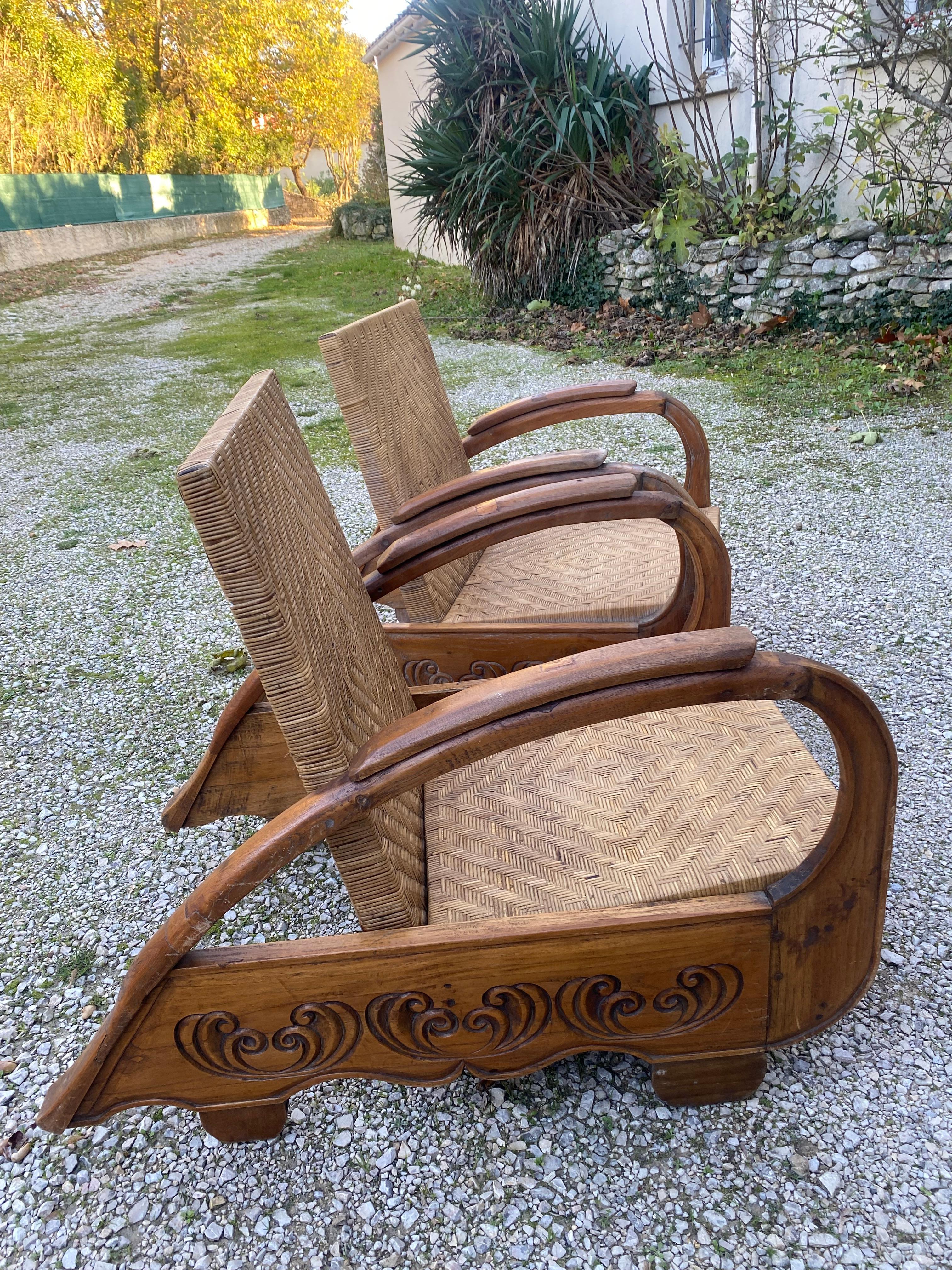 Milieu du XXe siècle Pair of colonial art deco armchairs Rattan and teak core en vente