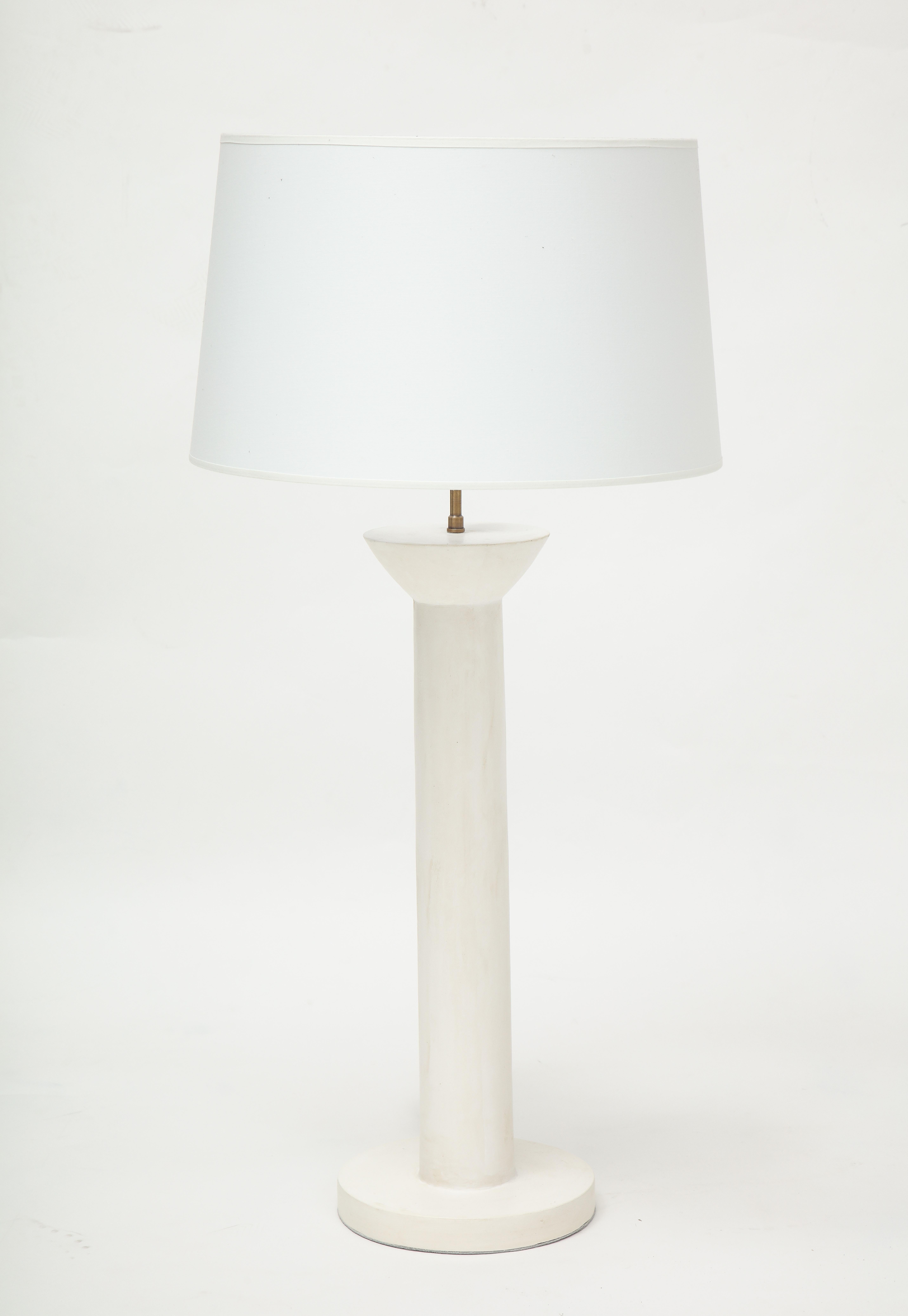 Paar Gipslampen „Colonne“ von Facto Atelier Paris, Frankreich 2021 (Neoklassisch) im Angebot