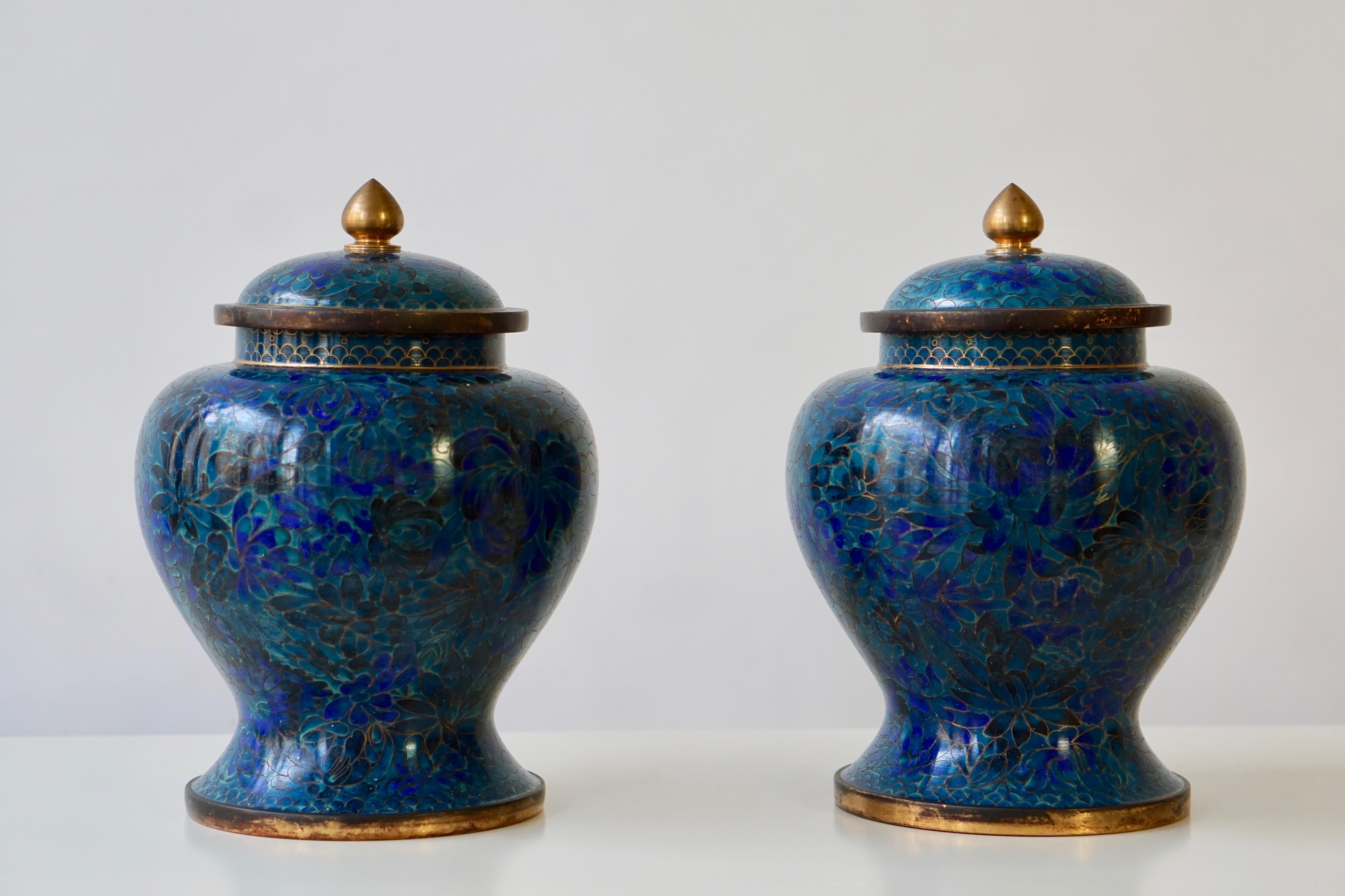 Paar bunte chinesische Jingfa-Cloisonné-Vasen (Chinesisch)