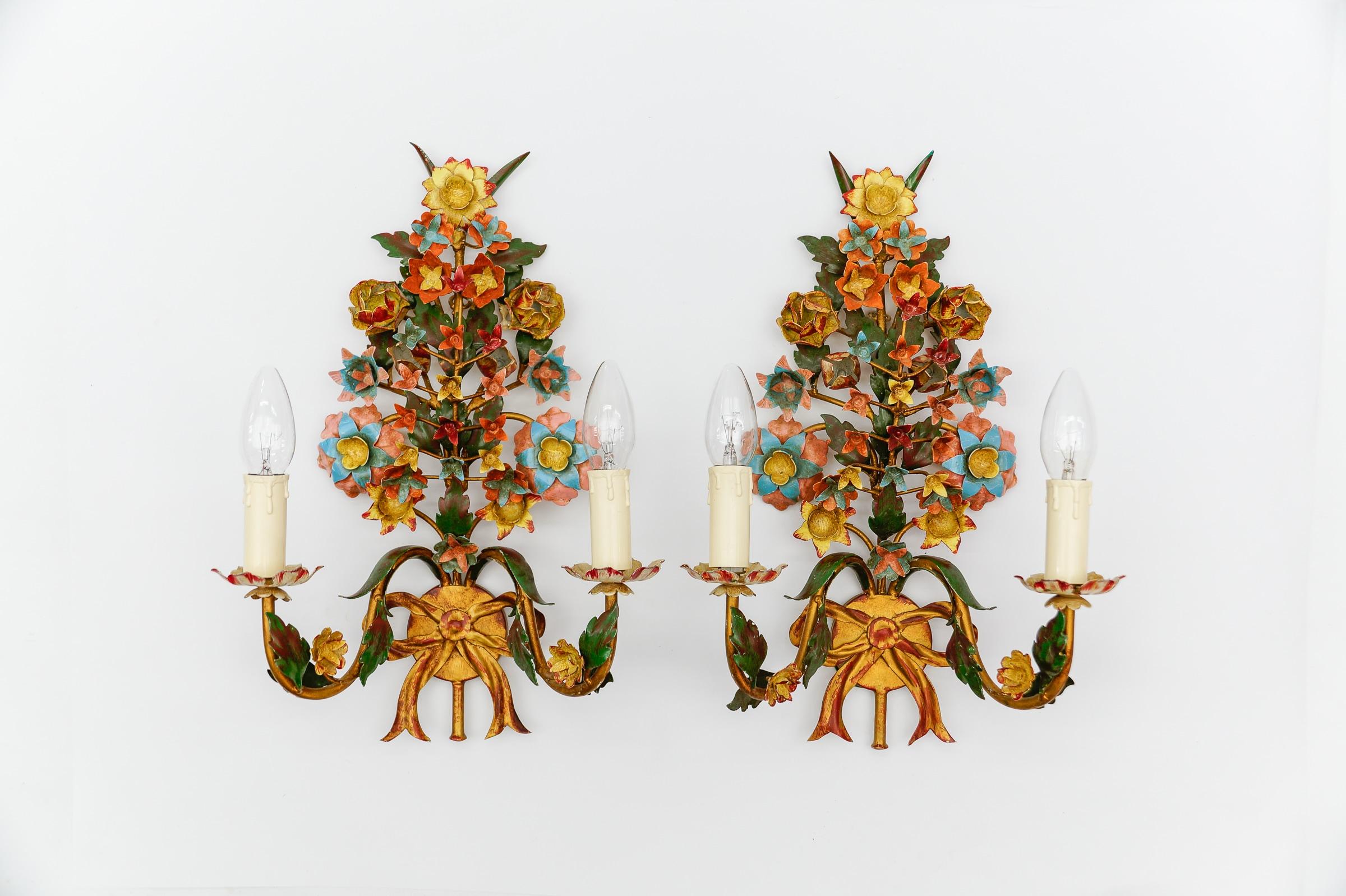 Pair of Colorful Florentiner Double Flower Wall Lights, Italy 1970s

Fully functional.

Each lamp needs two E14 bulbs. Works with 220V and 110V.

Our lamps are checked, cleaned and are suitable for use in the USA.