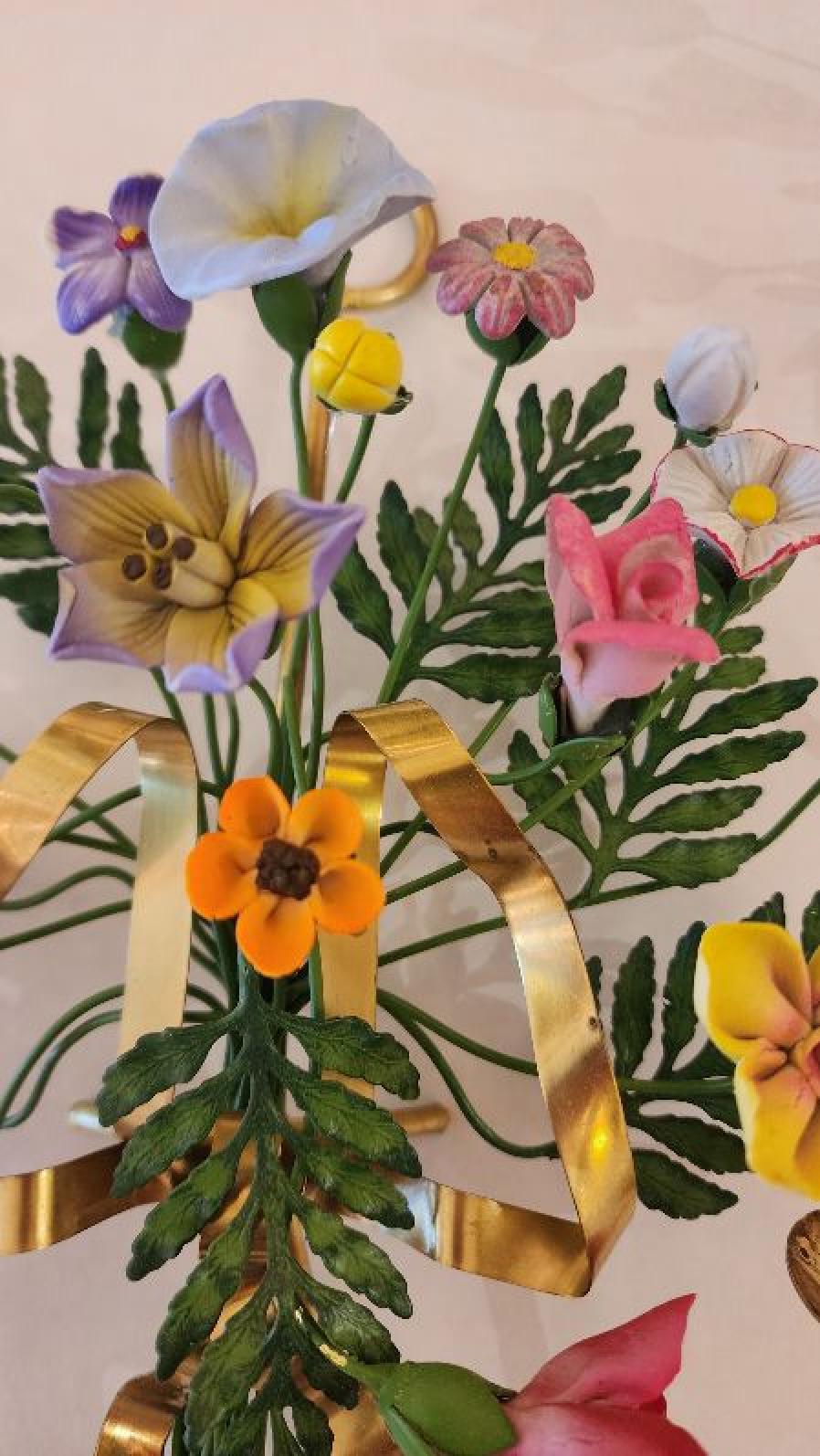 Métal Paire d'appliques à fleurs colorées en vente