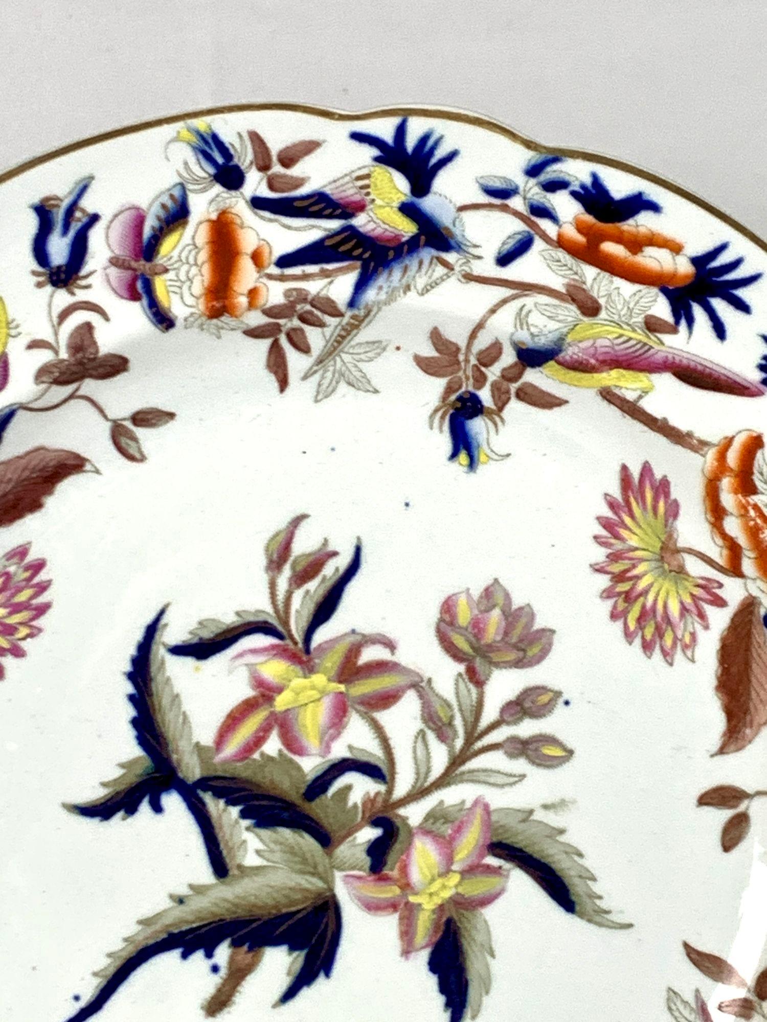 Paar farbenfrohe Eisensteinteller „Late Spode“ England um 1835 im Angebot 1