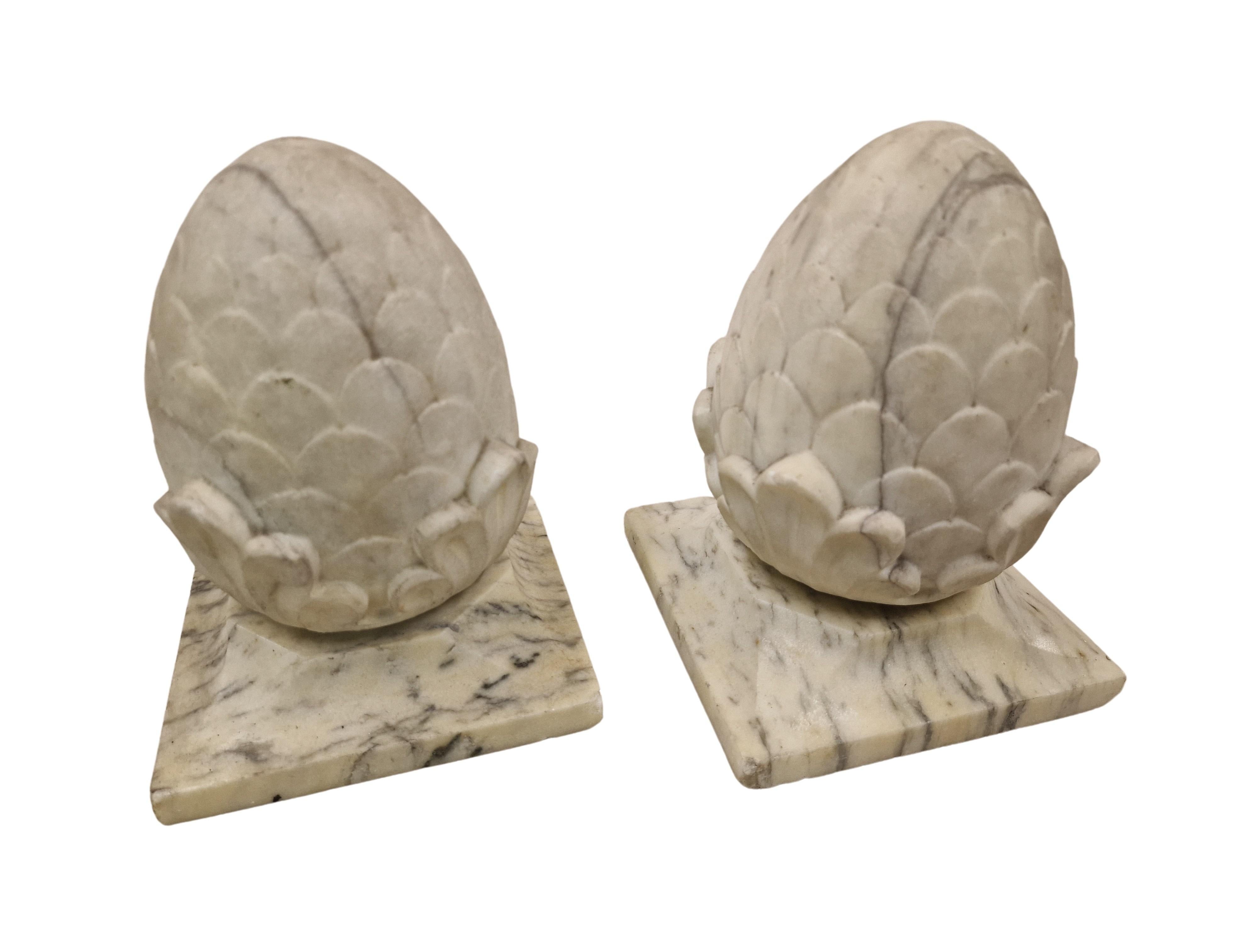 Pair of column crowns in form of pine cones, symbol of luck, marble, 1920, Italy For Sale 3