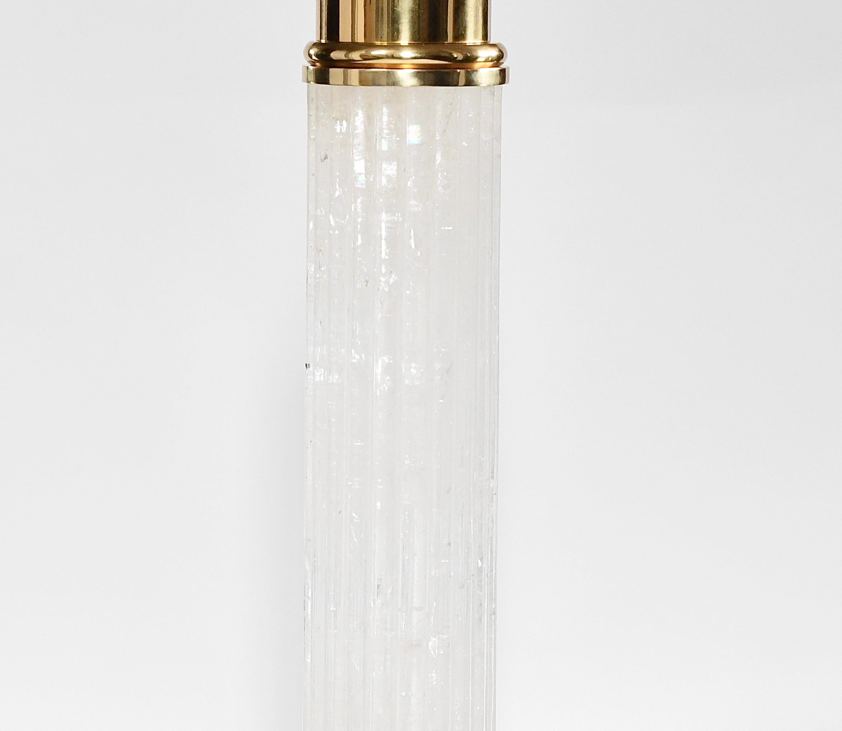 Paire de lampes en cristal de roche en forme de colonne par Phoenix Excellent état - En vente à New York, NY