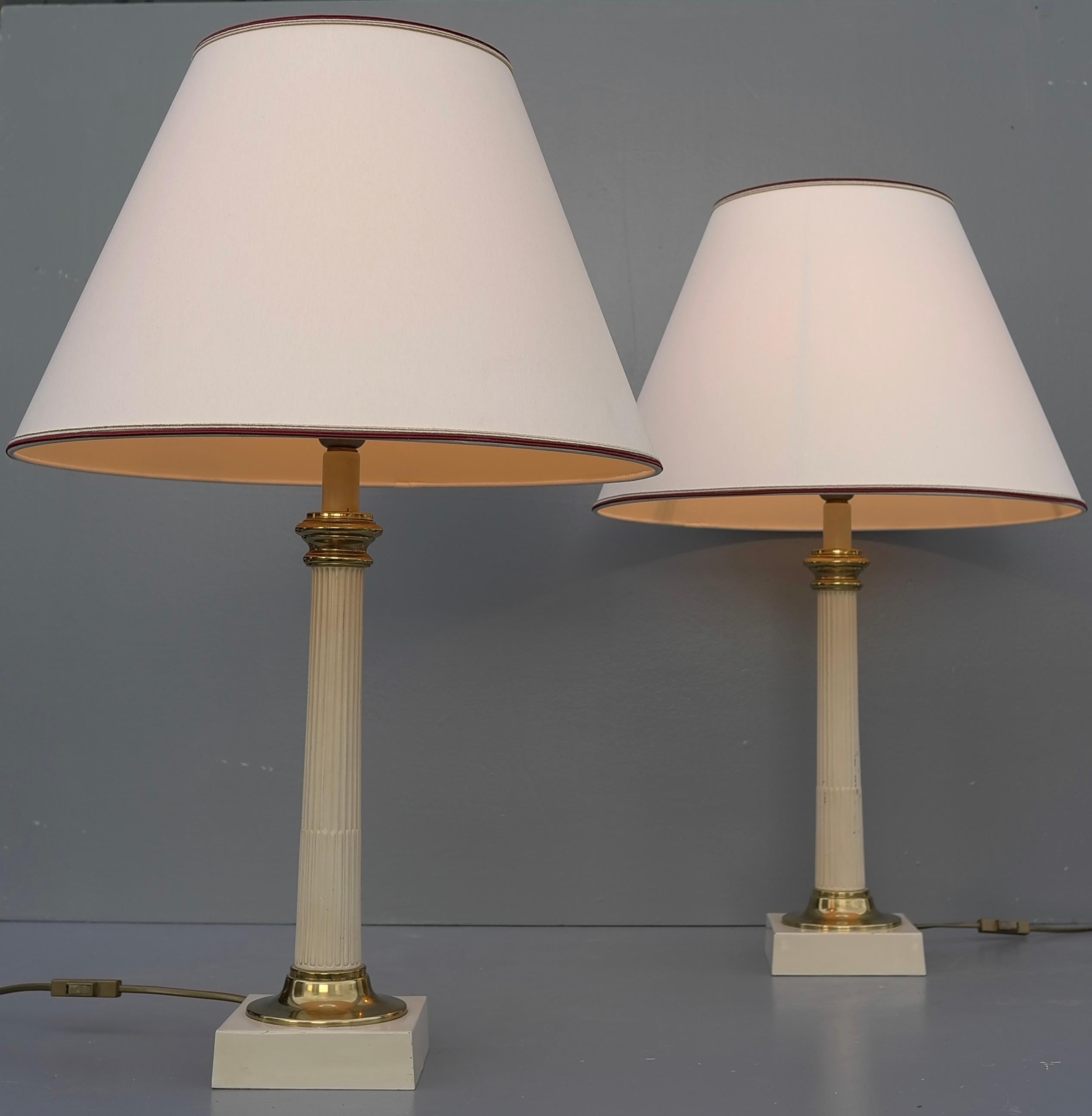 Mid-Century Modern Pair of Column Table Lamps in Off White Metal and Brass Details, France 1960's For Sale