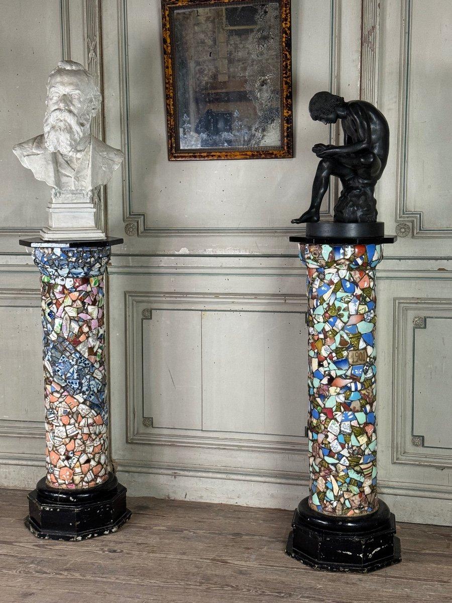 Pair Of Columns Decorated With Fragments Of Earthenware And Porcelain In Excellent Condition For Sale In Honnelles, WHT