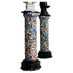 Par De Columnas Decoradas Con Fragmentos De Loza Y Porcelana