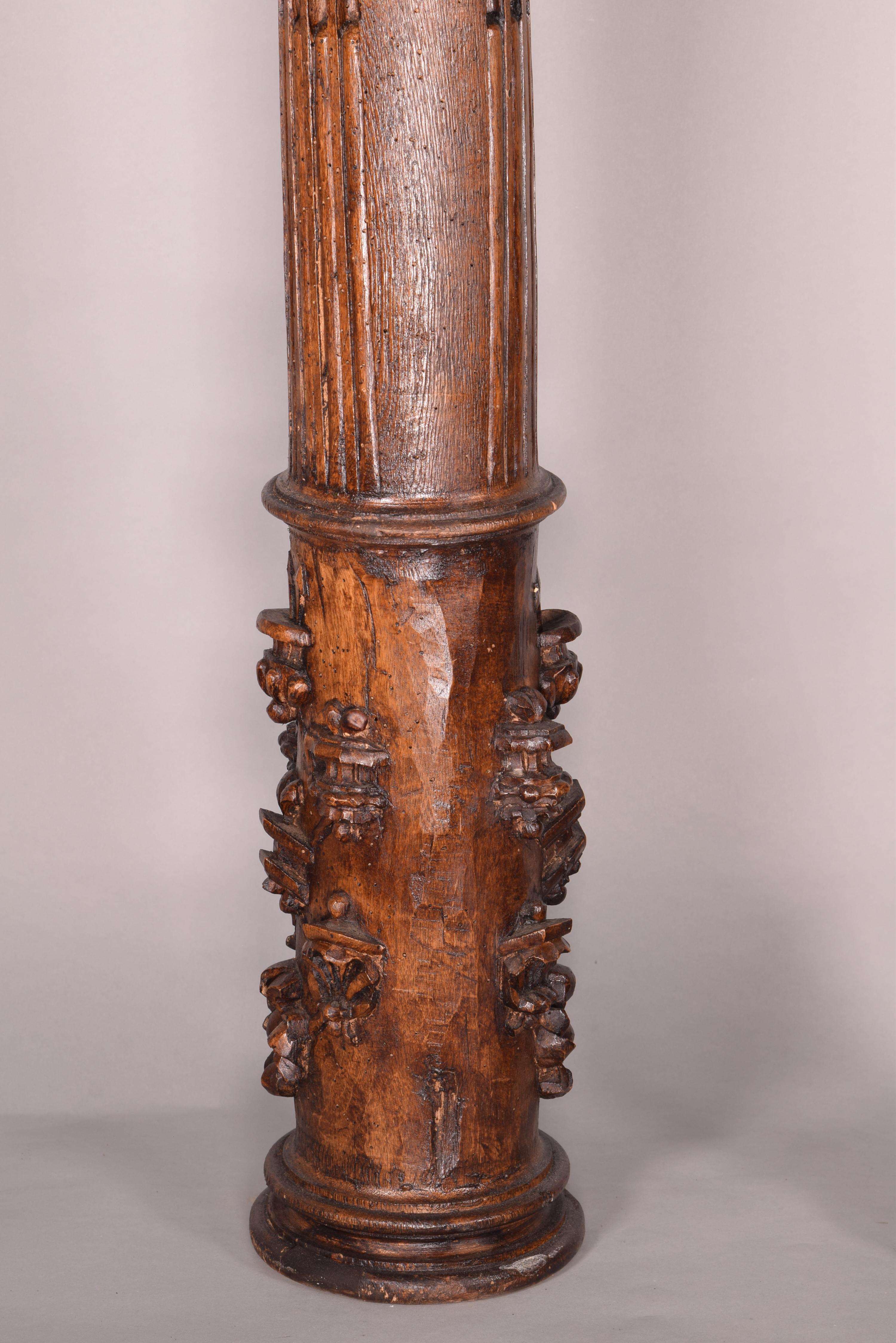 Pair of Columns in Carved Wood, 17th Century For Sale 1