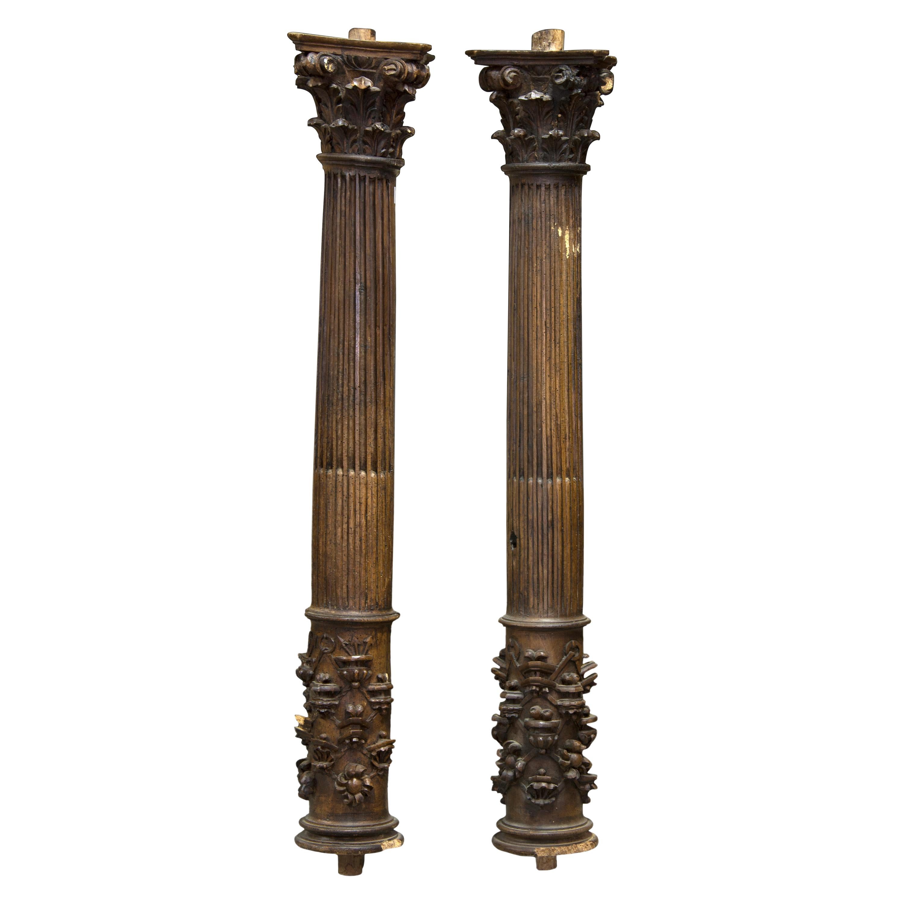 Pair of Columns in Carved Wood, 17th Century For Sale