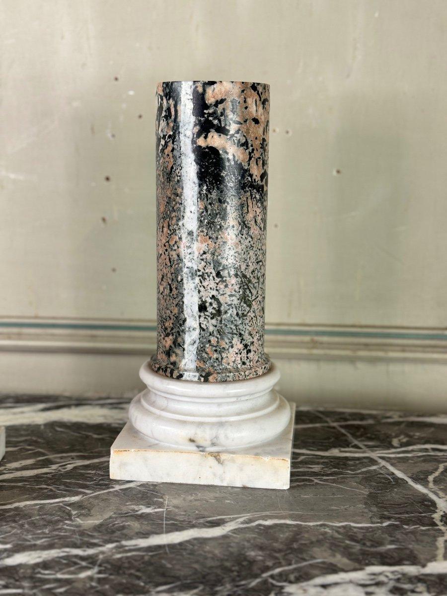 Pair Of Columns In Egyptian Granite And White Carrara Marble, 19th Century In Excellent Condition In Honnelles, WHT