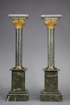Pair of columns in green Estours marble and light green base with Corinthian cap