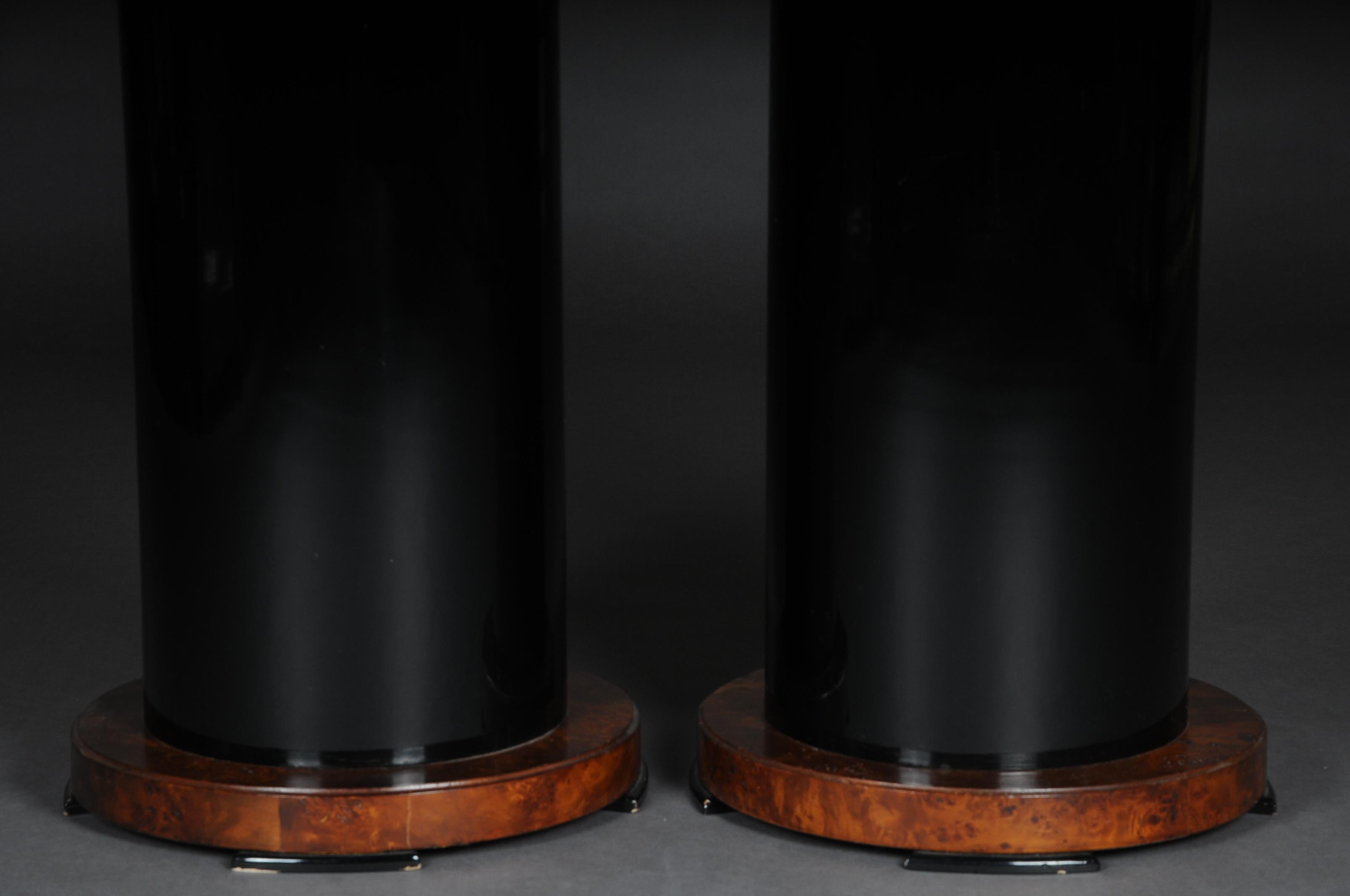 Pair of columns / pedestals in Art Deco style

Blackened shaft on softwood. Round bottom plate, center straight column shaft. Extremely decorative and timeless.


(K-34).