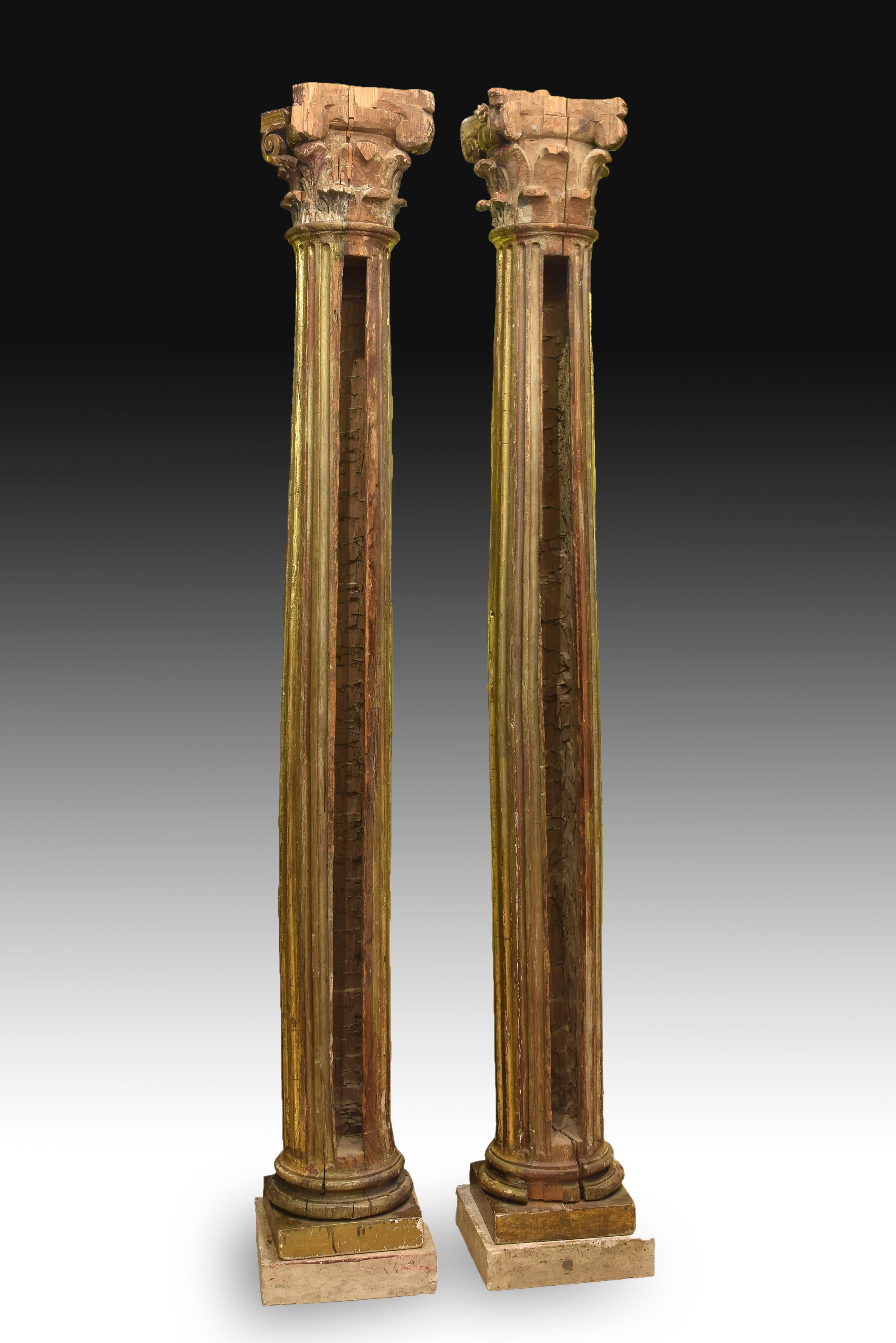 Spanish Pair of Columns, Polychromed and Gilt Walnut Wood, 17th Century
