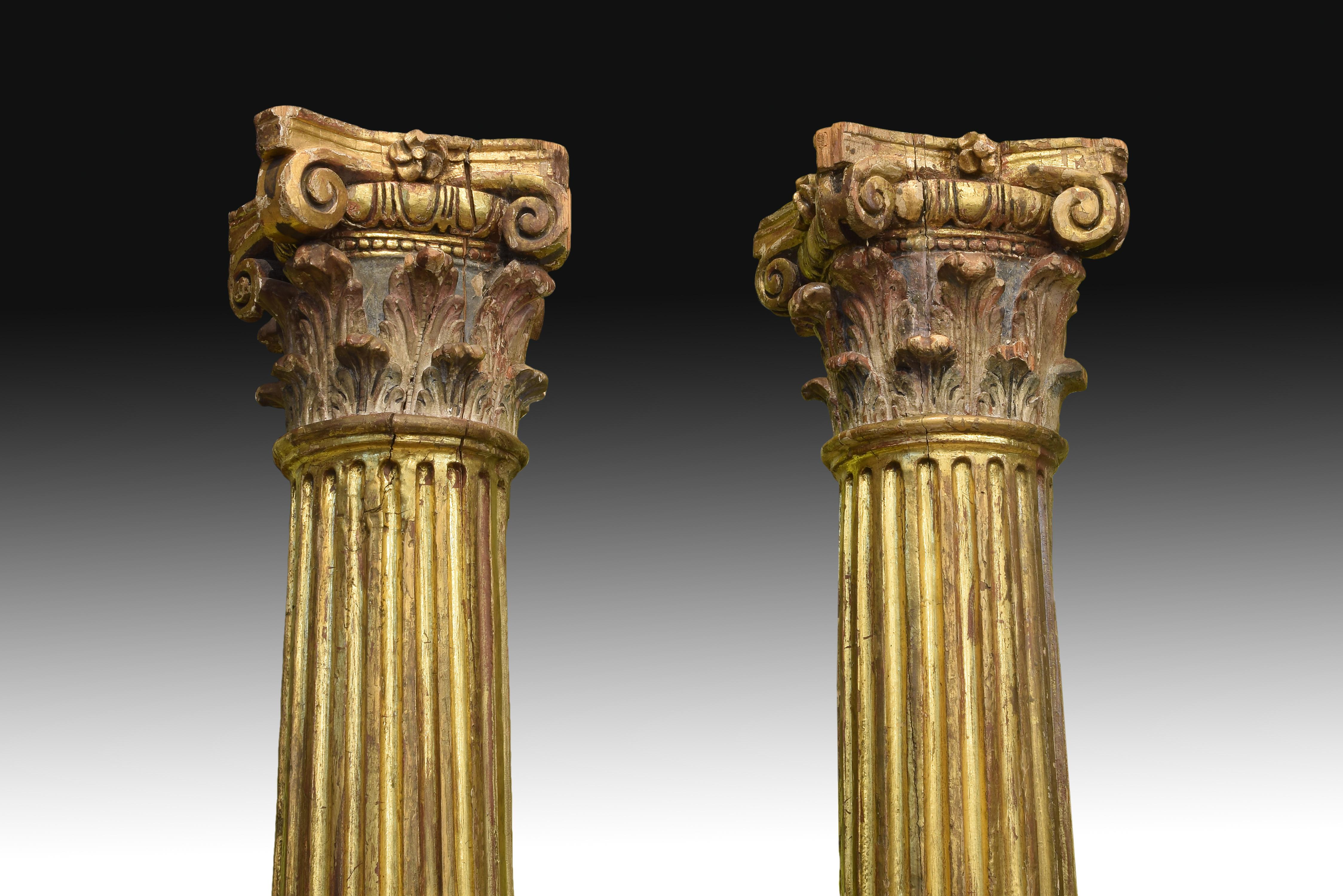 Pair of Columns, Polychromed and Gilt Walnut Wood, 17th Century In Fair Condition In Madrid, ES